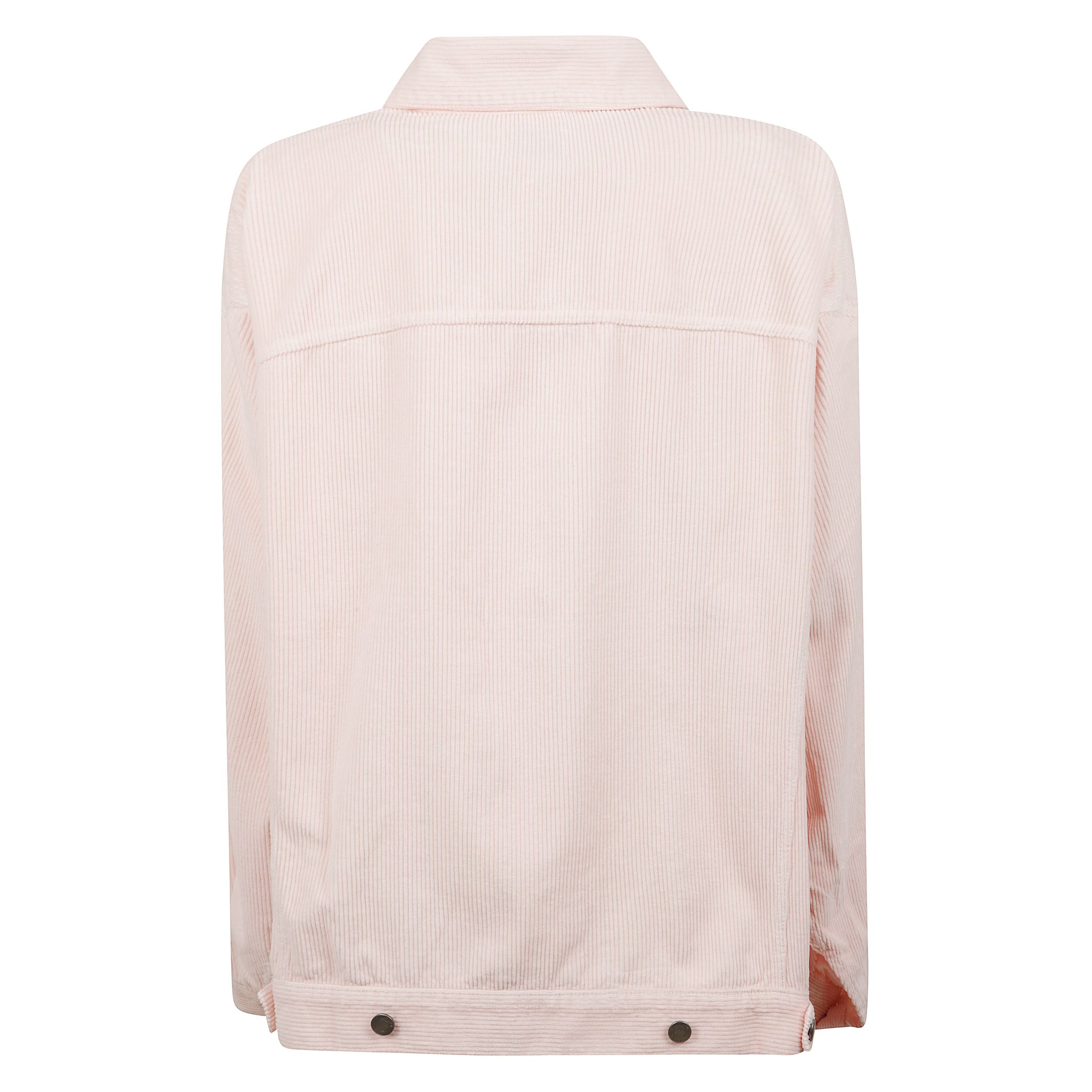 Giacca in velluto a costine sottili dal taglio oversize. cuciture frontali e chiusura con bottoni. collo classico. maniche lunghe con polsini abbottonati. tasche applicate sul petto con patta e bottone. orlo regolabile.