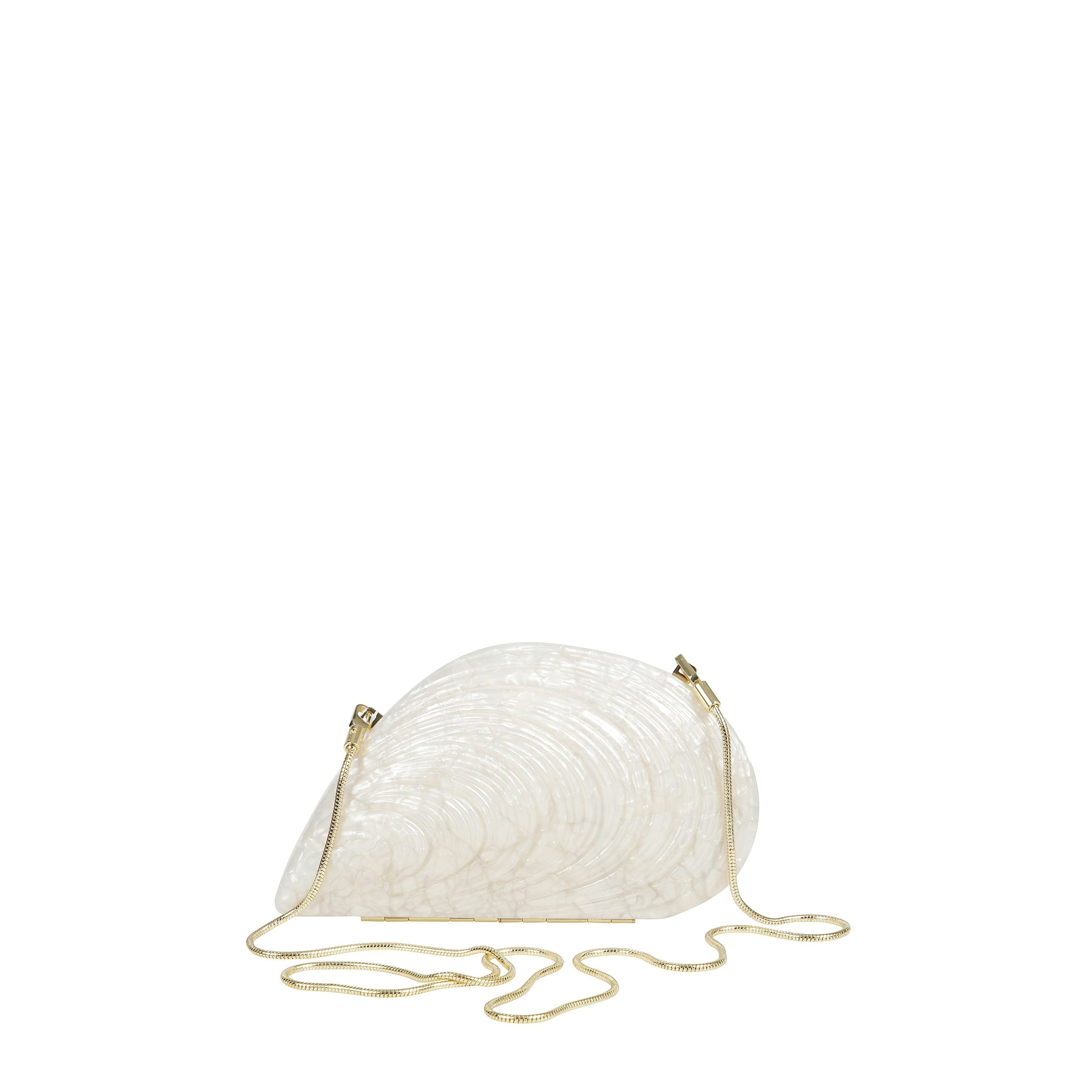 Bridget borsa
borsa di colore avorio con finitura perlata, forma a conchiglia, tracolla staccabile a catena serpente, chiusura magnetica nascosta.