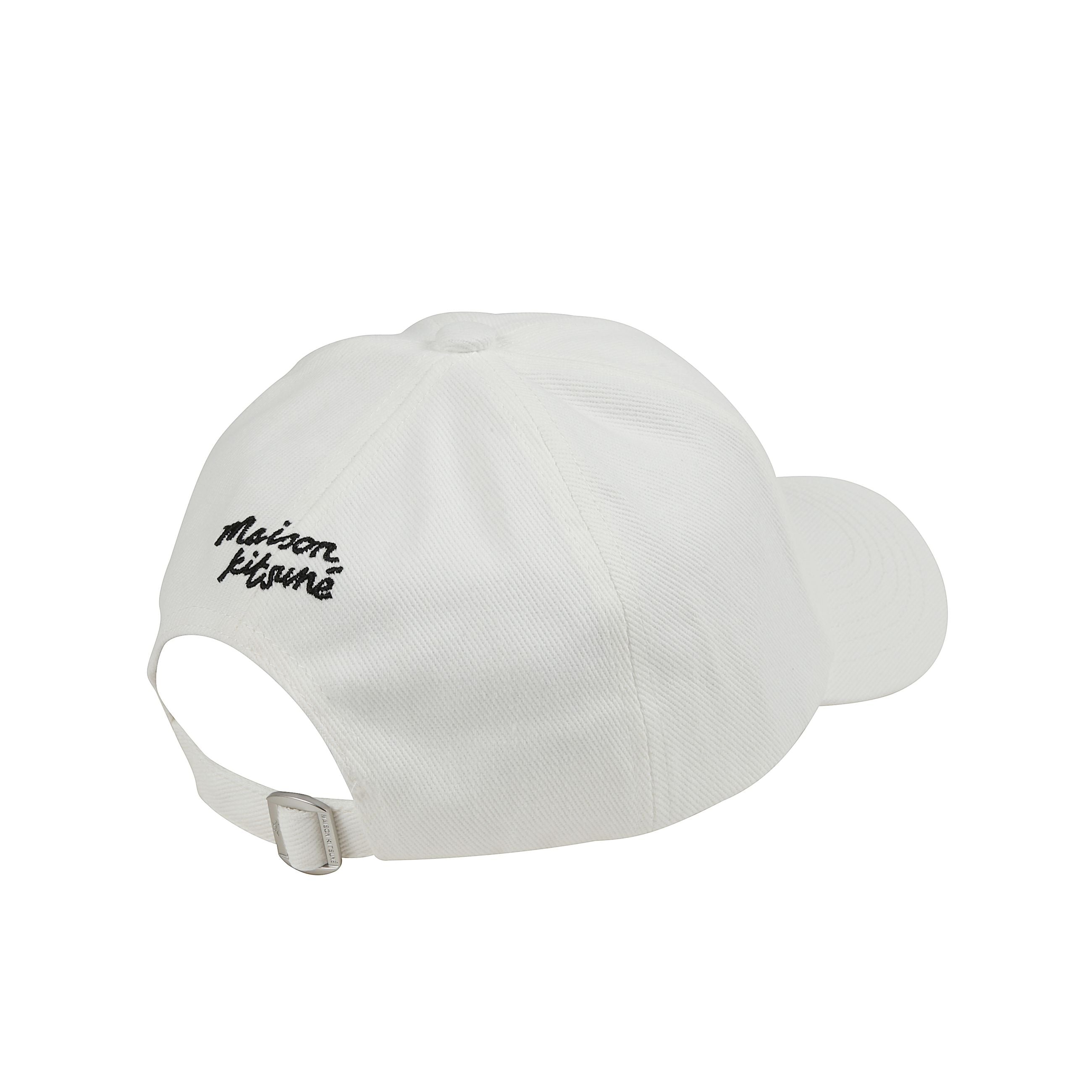 Berretto in tela a 6p con grande toppa fox head ricamato.