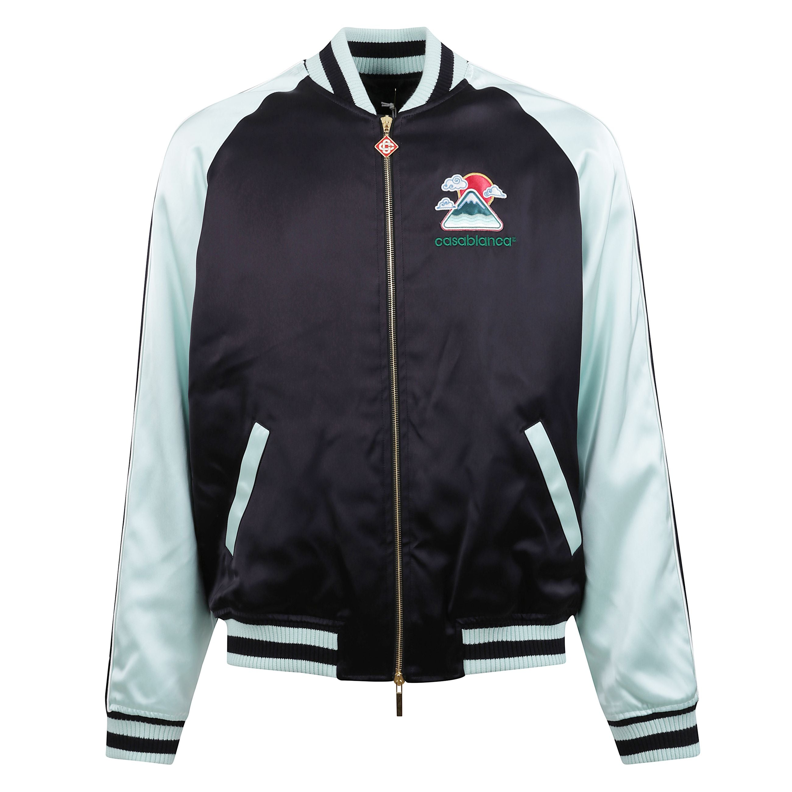 Giacca bomber casablanca in raso. collo, polsi e orlo a costine a righe. chiusura frontale con zip con pendaglio logato. tasche laterali oblique a filetto. sul petto e sul retro stampa e logo del brand.