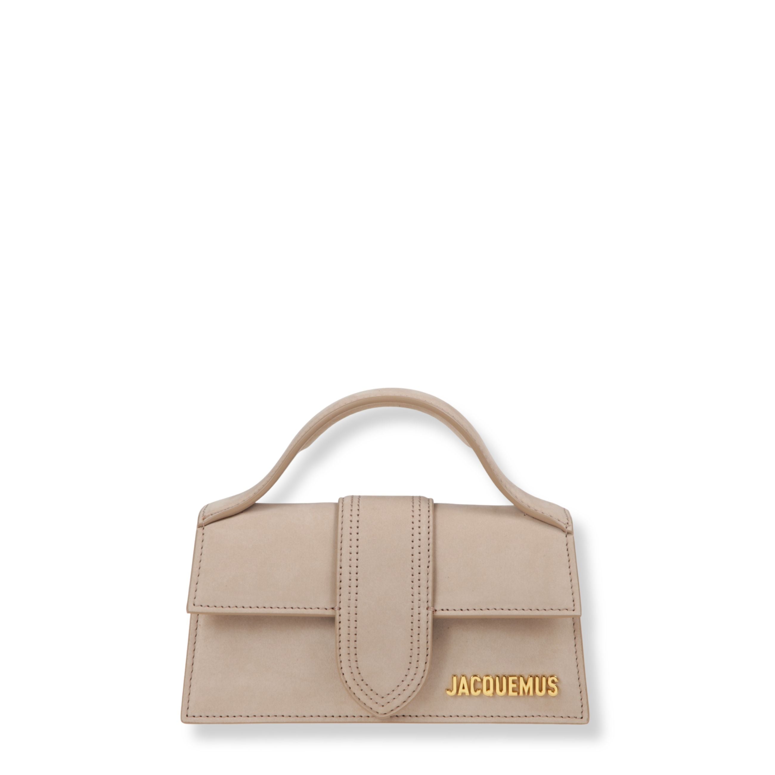 Le bambino jacquemus. struttura rigida in pelle liscia. chiusura frontale con patta e fibbia. manico arcuato. dotata di tracolla regolabile removibile.