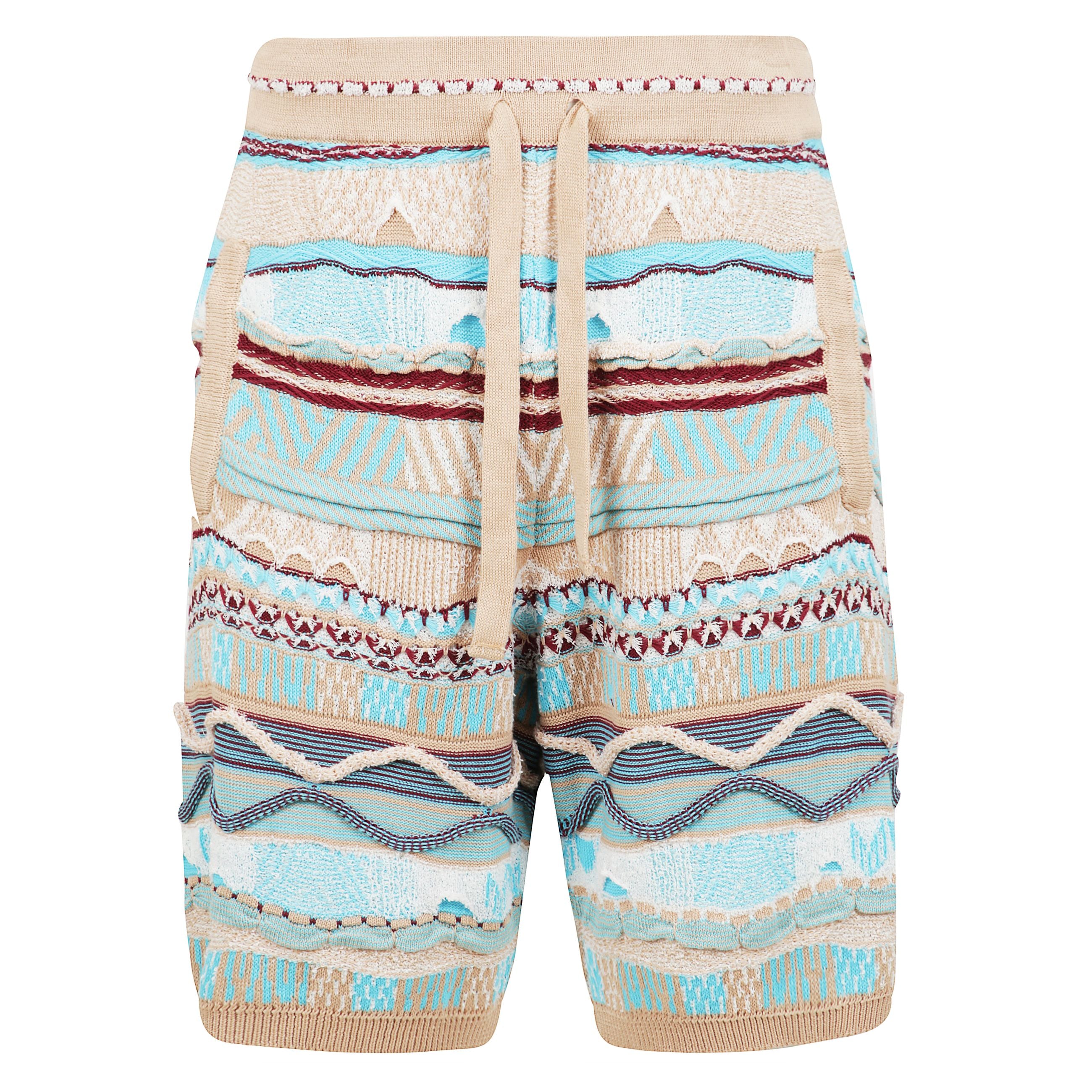 Bermuda in filato di cotone con iconico motivo jacquard multifilo, presenta una tasca monofiletto in cucitura e vita alta con coulisse regolabile.