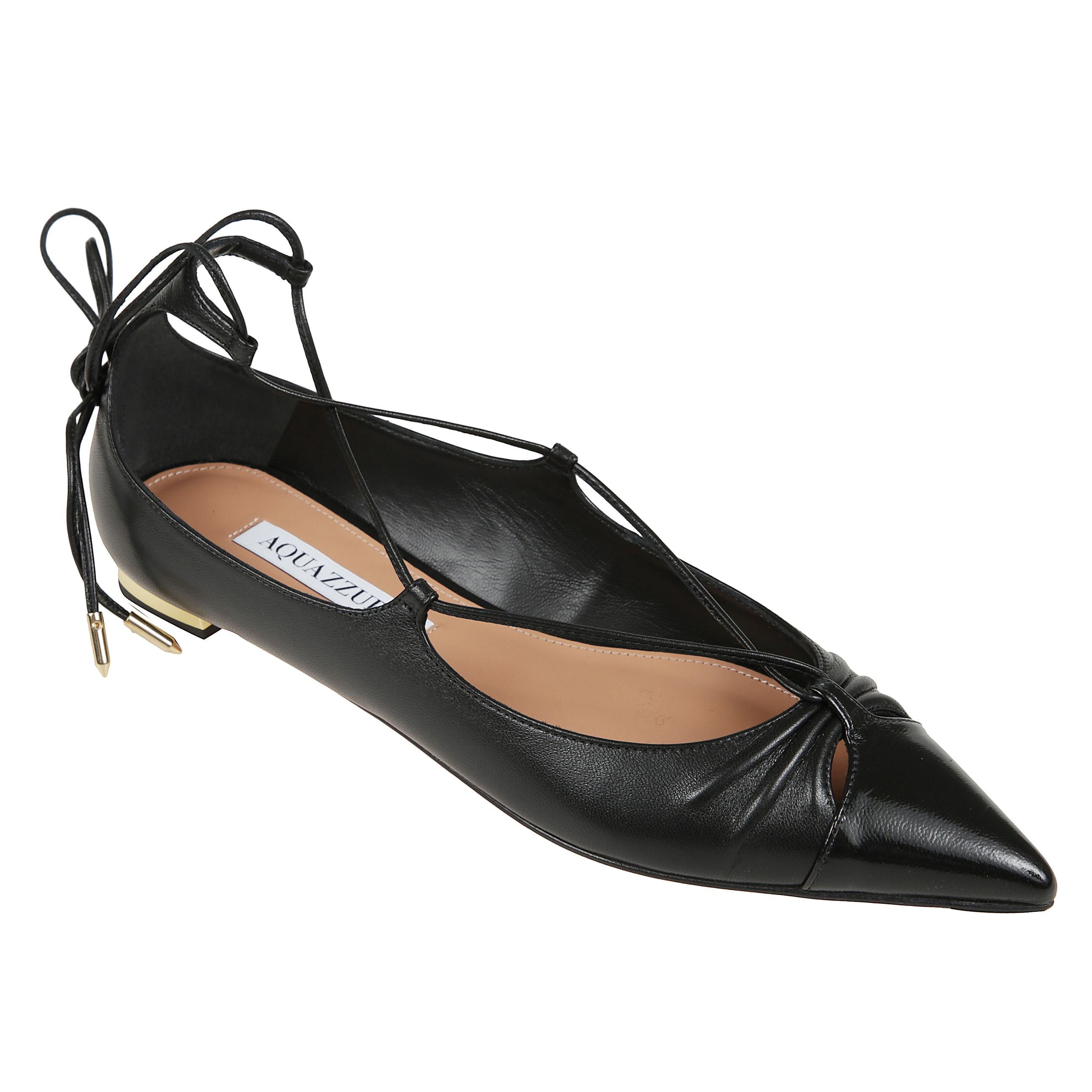 Ballerine gabi di aquazzura realizzati in morbida pelle, caratterizzati da legami incrociati che abbracciano la caviglia e un tacco in contrasto color oro.