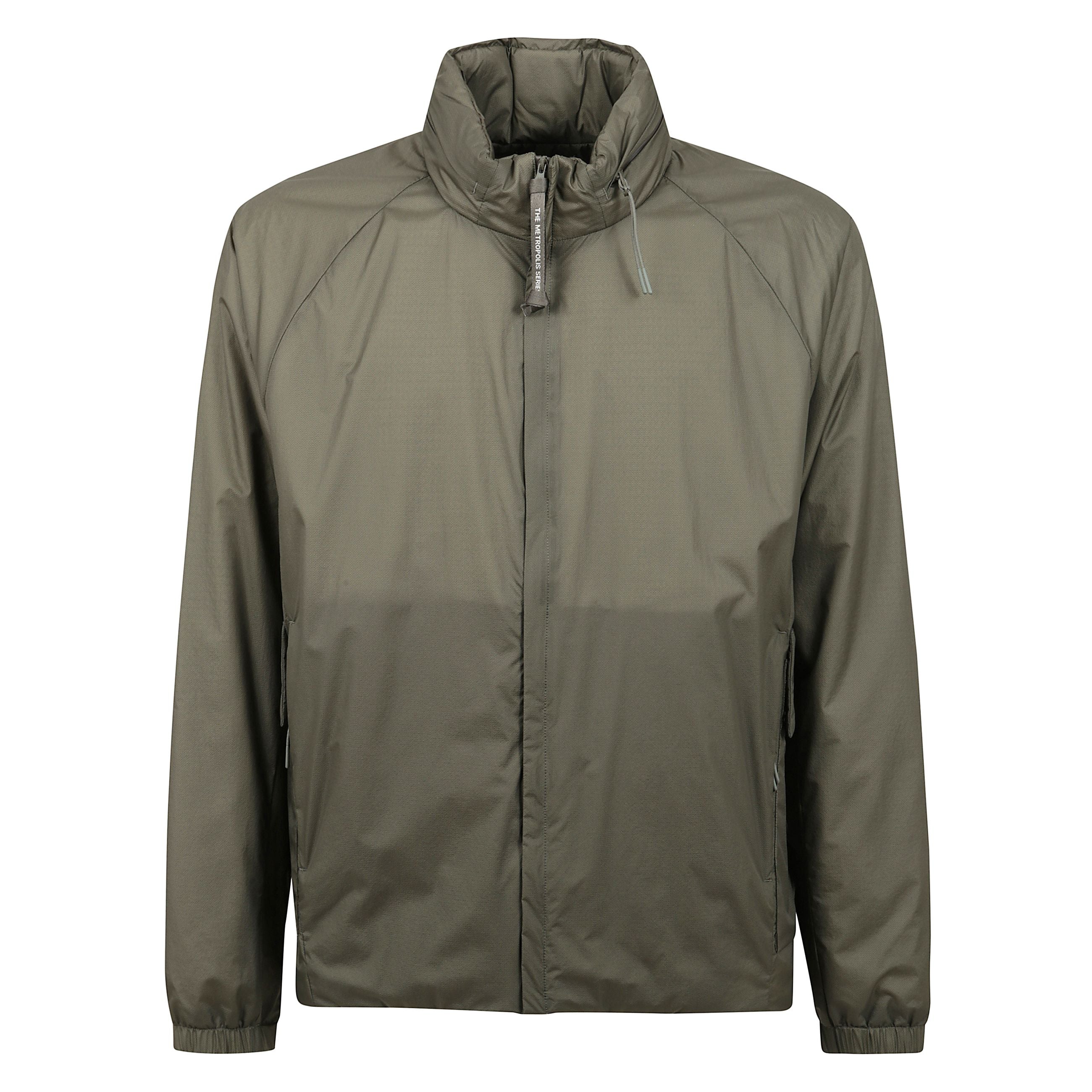The metropolis series pertexï¿½ concealable hood jacket
la giacca cp company, con cappuccio ripiegabile e tasche esterne