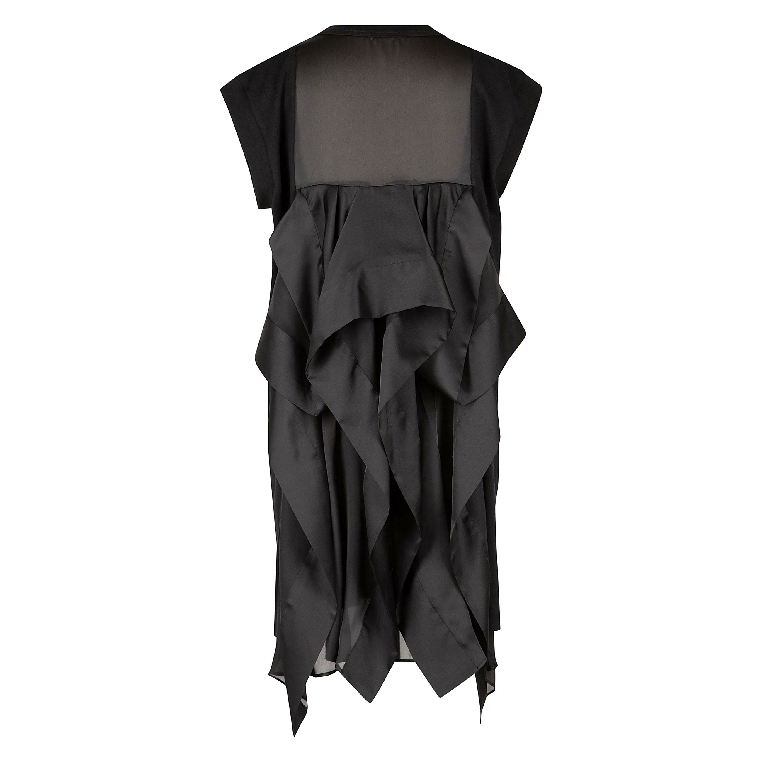 Top da donna, tagliati e cuciti.