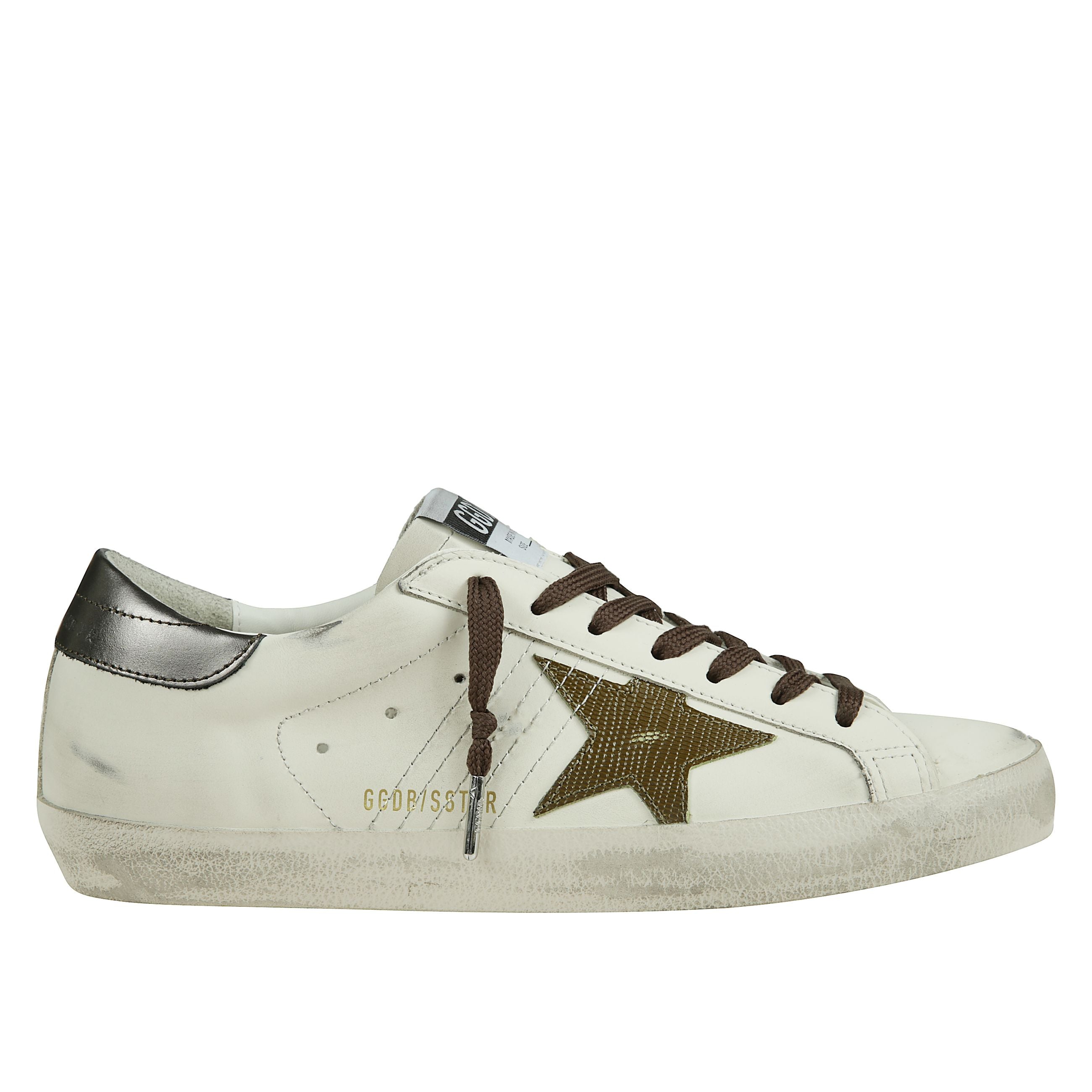 Sneakers uomo golden goose in pelle panna effetto used con macchie, stella laterale in pelle stampa cocco verde oliva, talloncino bronzo metallizzato e logo sulla linguetta. lacci piatti color cioccolato, fori laterali per traspirazione, suola in gomma 2,
