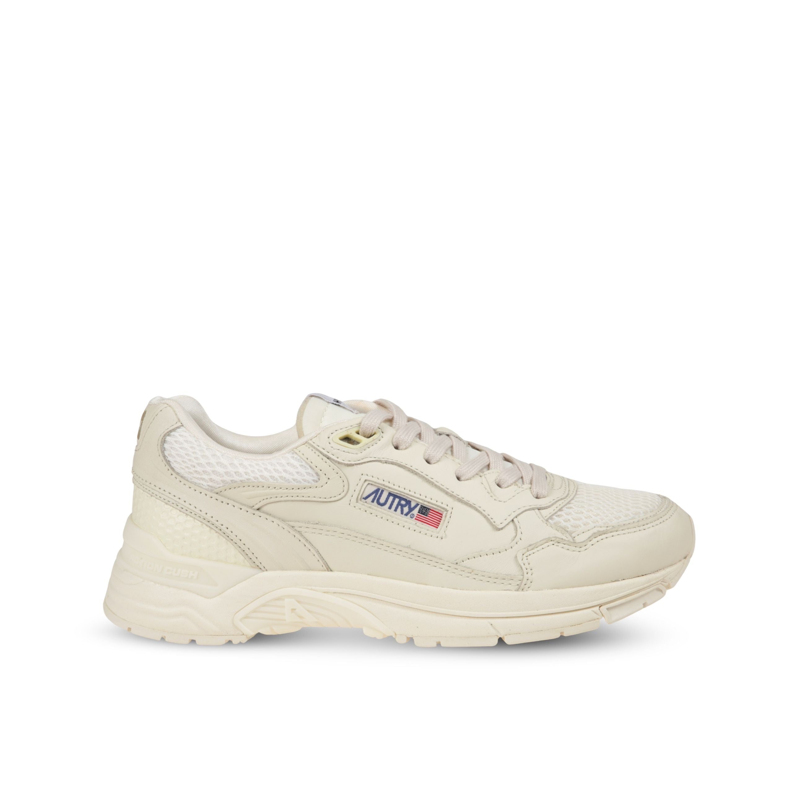 Sneakers autry hyperway. struttura in pelle e tessuto traspirante tono su tono. suola chunky.