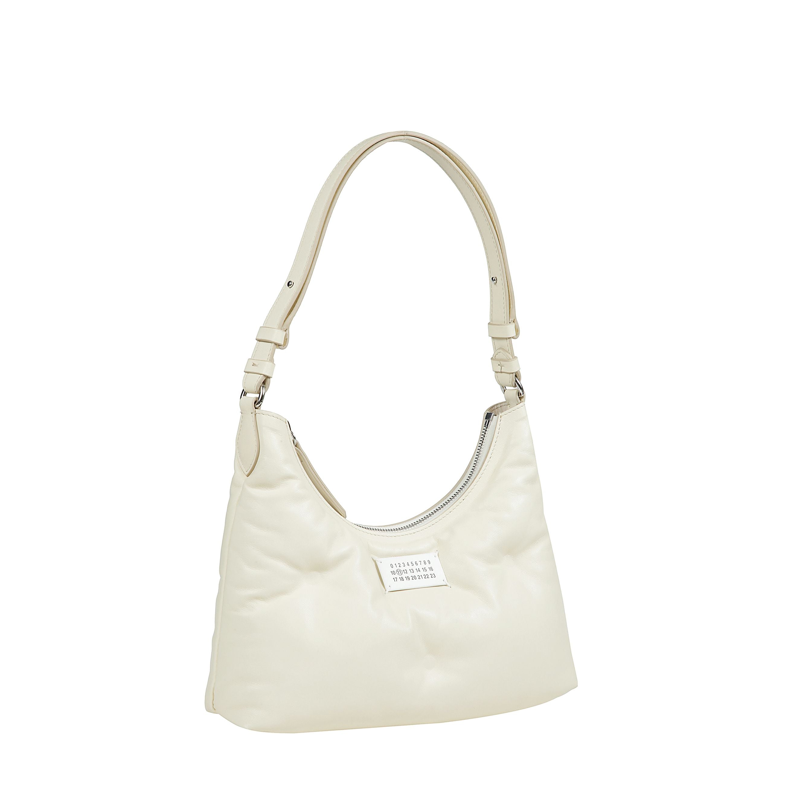 Glam slam hobo small in nappa trapuntata. presentato per la prima volta in occasione della sfilata p/e18, il modello glam slam Ã¨ caratterizzato da un design trapuntato che ricorda lâeffetto matelassÃ© tipico delle coperte marsigliesi trapuntate a mano.