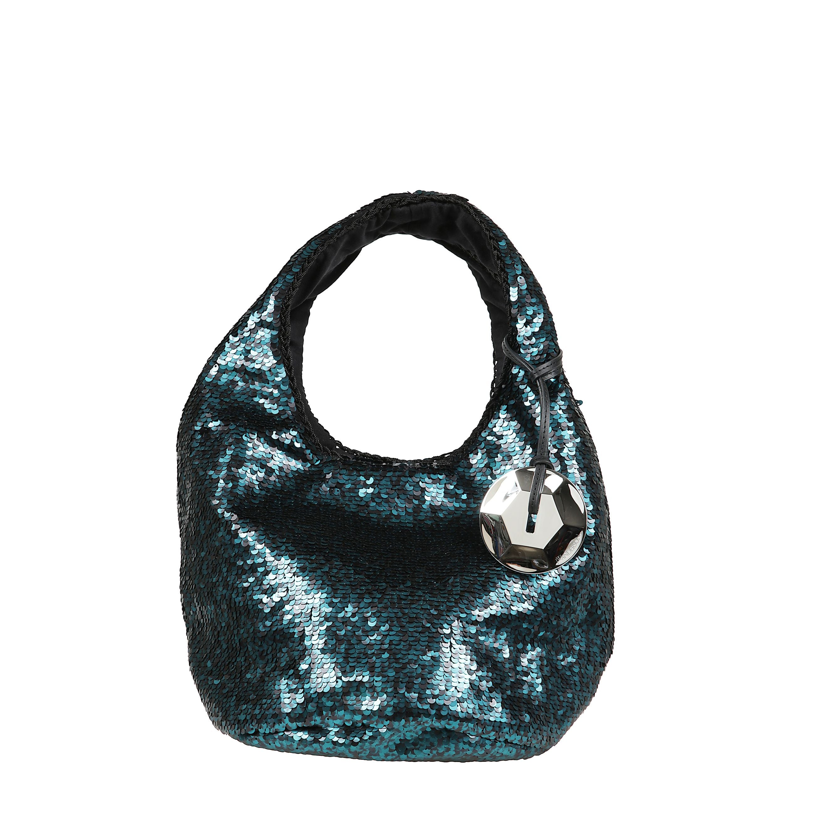 Shopper sequin mini realizzata con paillettes all-over, con scomparto unico, doppio manico e ciondolo metallico logato