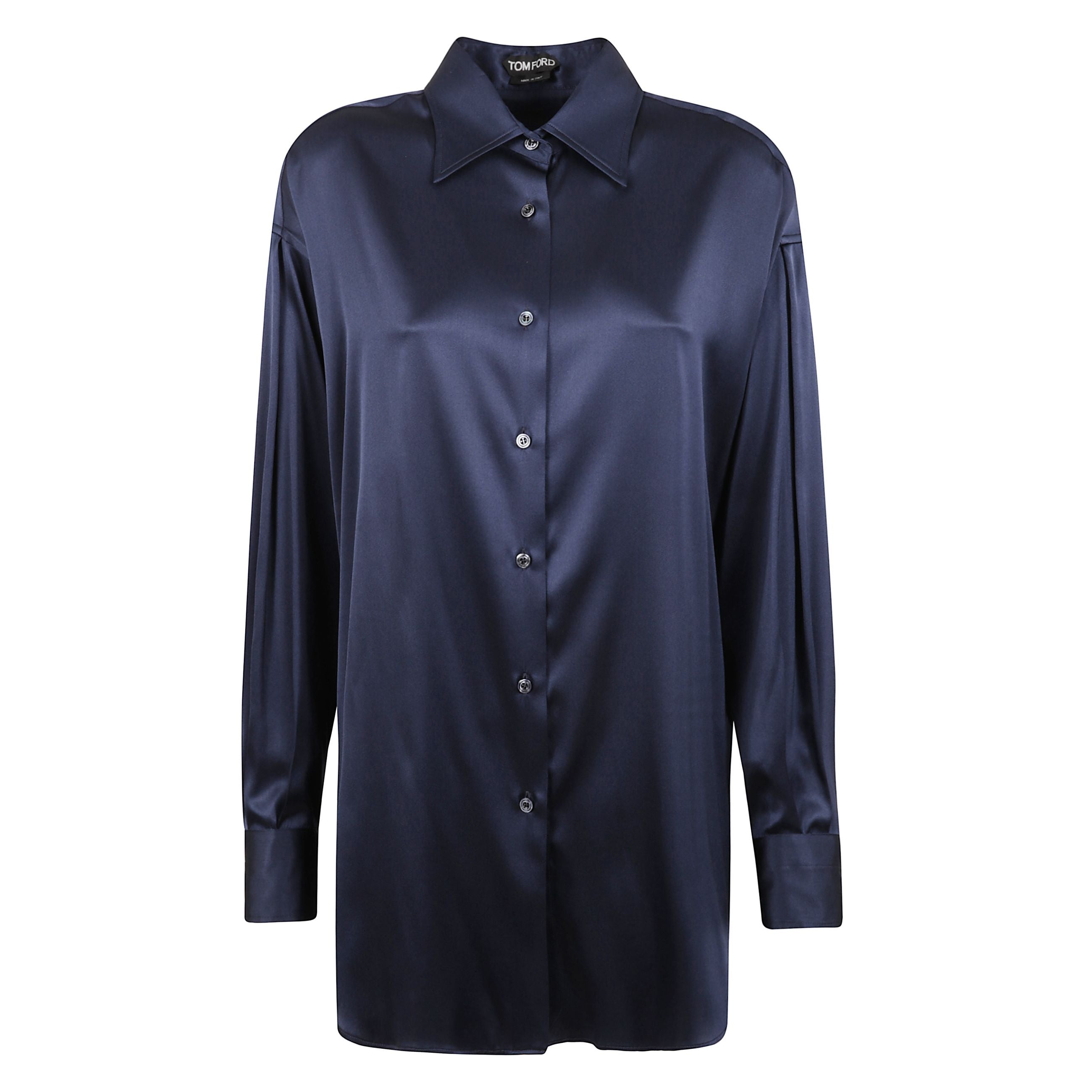 Camicia a manica lunga in satin di seta stretch con vestibilitÃ  ampia. chiusura frontale con bottoni in madreperla tono su tono. polsini con bottoni. dettaglio di spalla posteriore.