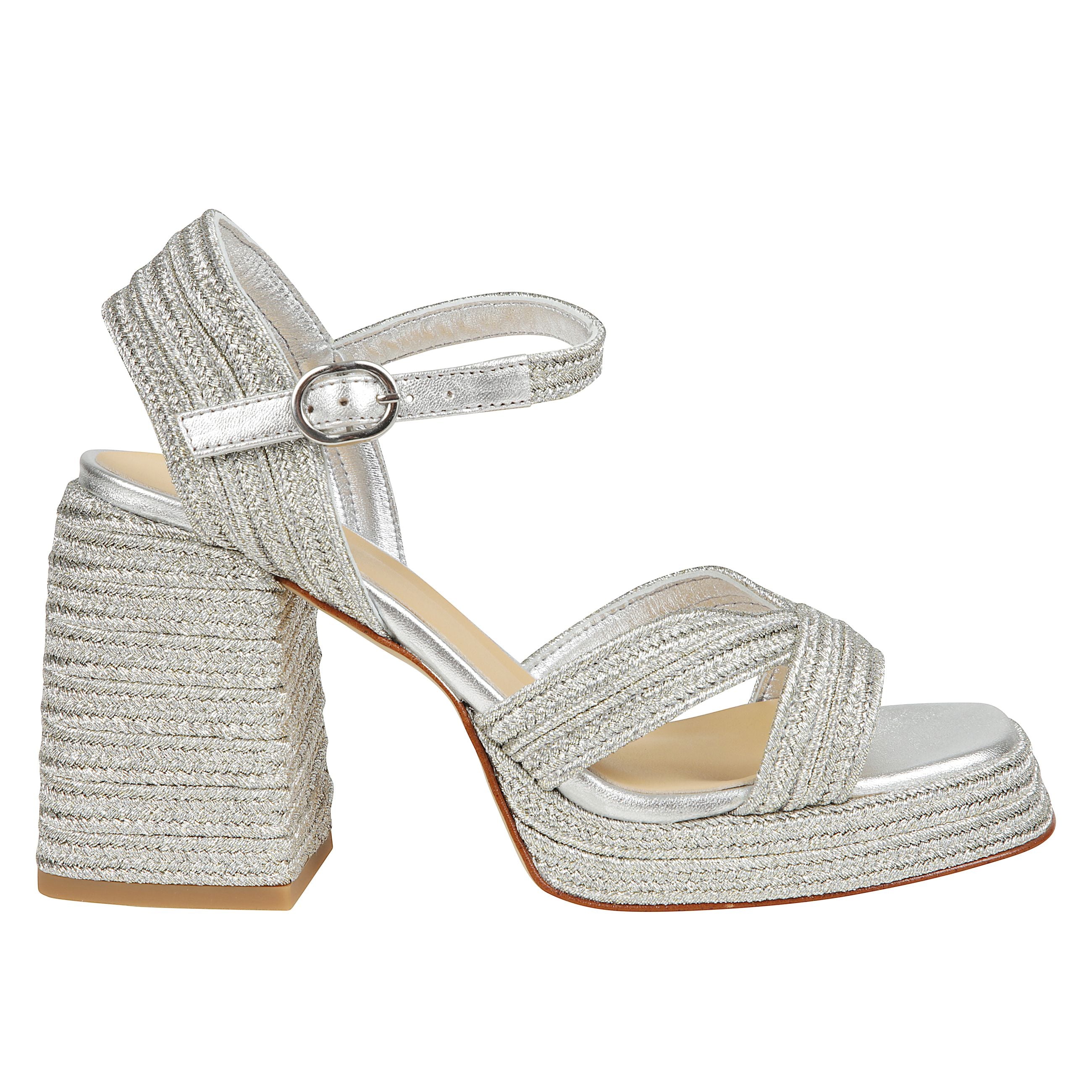 Tacco 10 cm con intreccio metallizzato fatto a mano, chiusura a bracciale, soletta ammortizzata e scollo a v