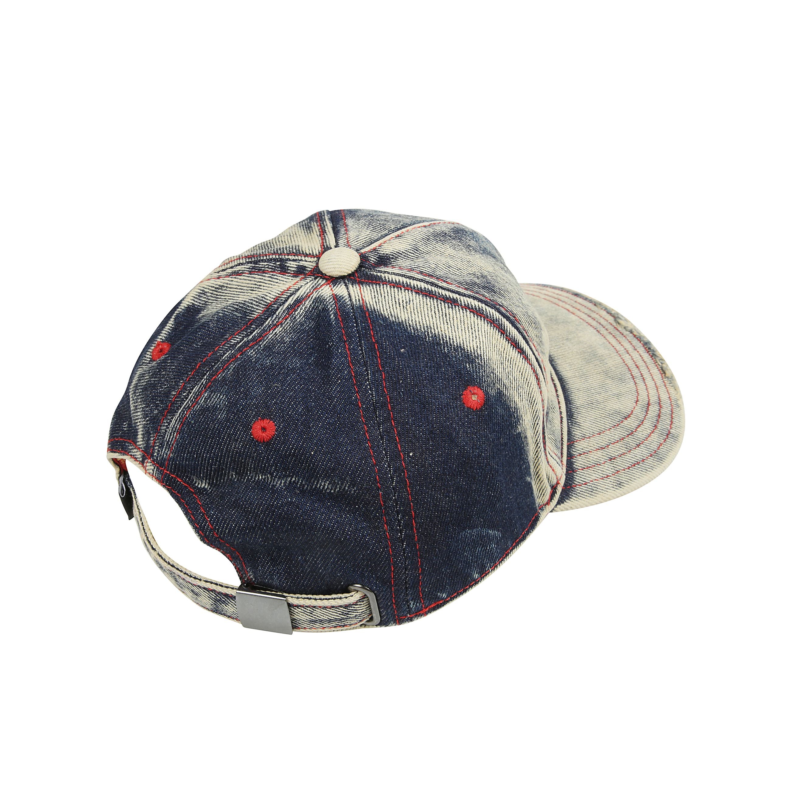 Cappello in denim diesel. struttura con visiera curva, chiusura regolabile. cuciture e dettagli in rosso a contrasto e logo del brand sul davanti.