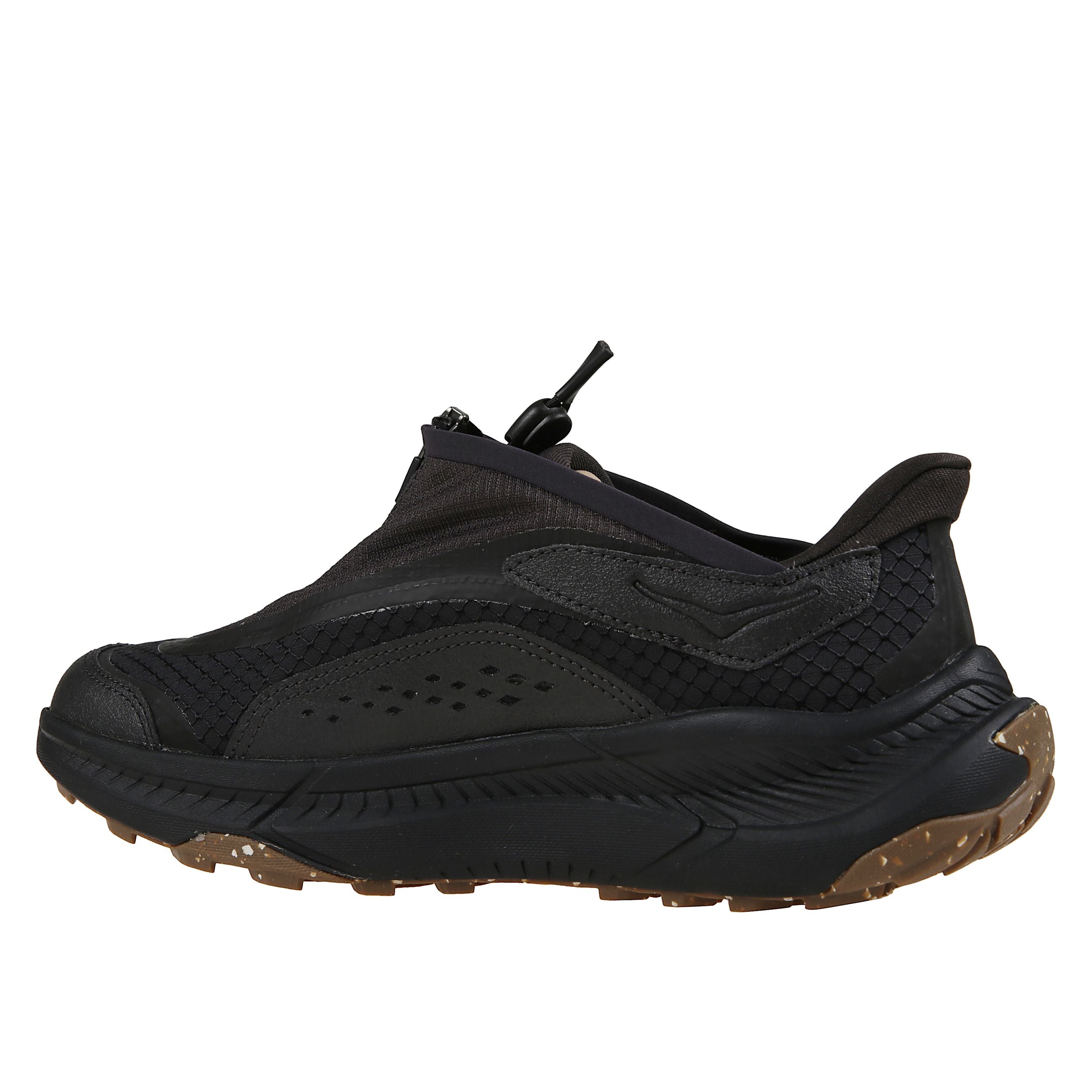 Scarpa tecnica con tomaia in ripstop velato e dettagli termofusibili. rinforzi in pelle sintetica e pellicola protettiva in tpu. finitura idrorepellente priva di pfc. inserti catarifrangenti, intersuola in eva e suola vibramÂ® ecostep evo. cerniera semiau