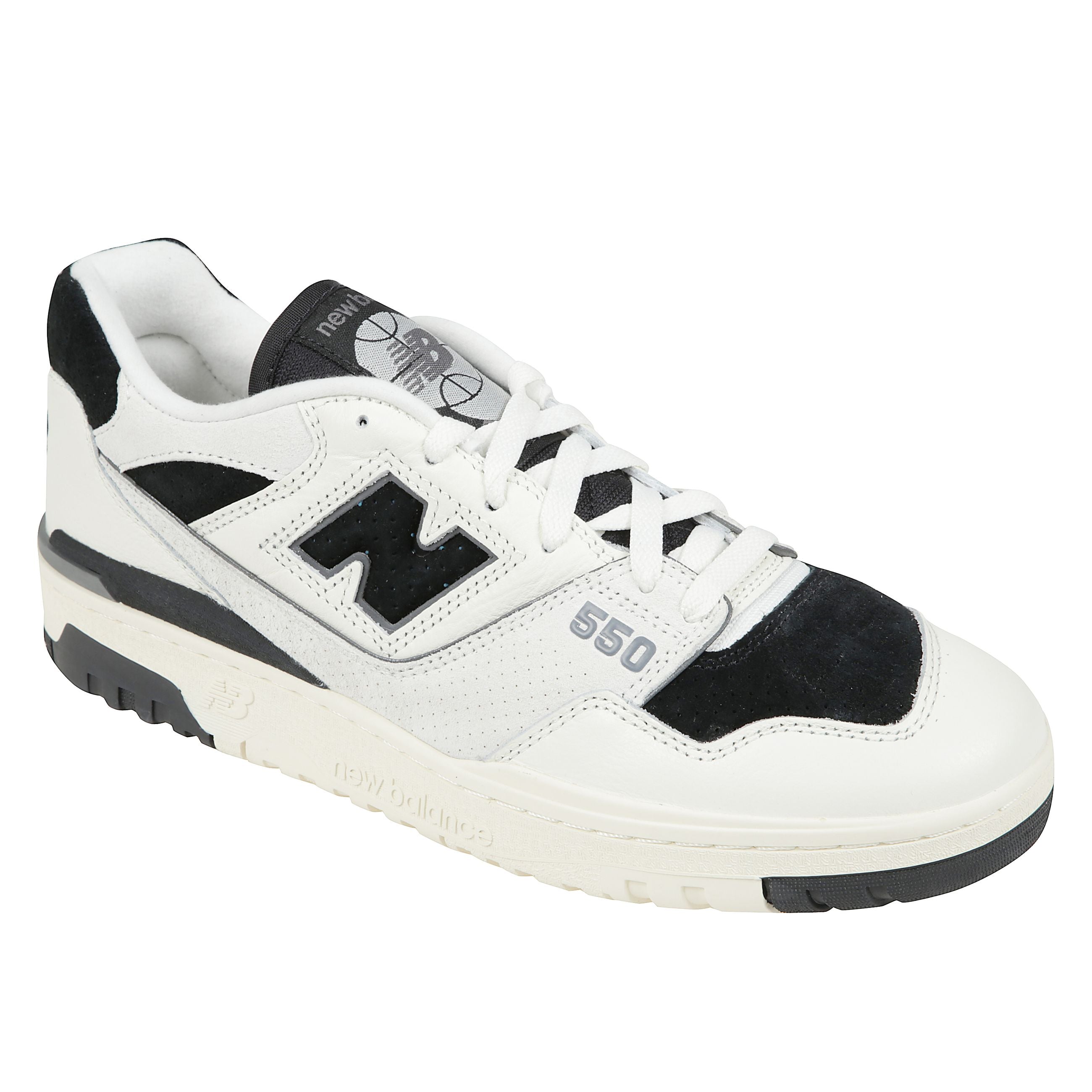 Sneakers realizzate in pelle naturale e camoscio e soletta in tessuto