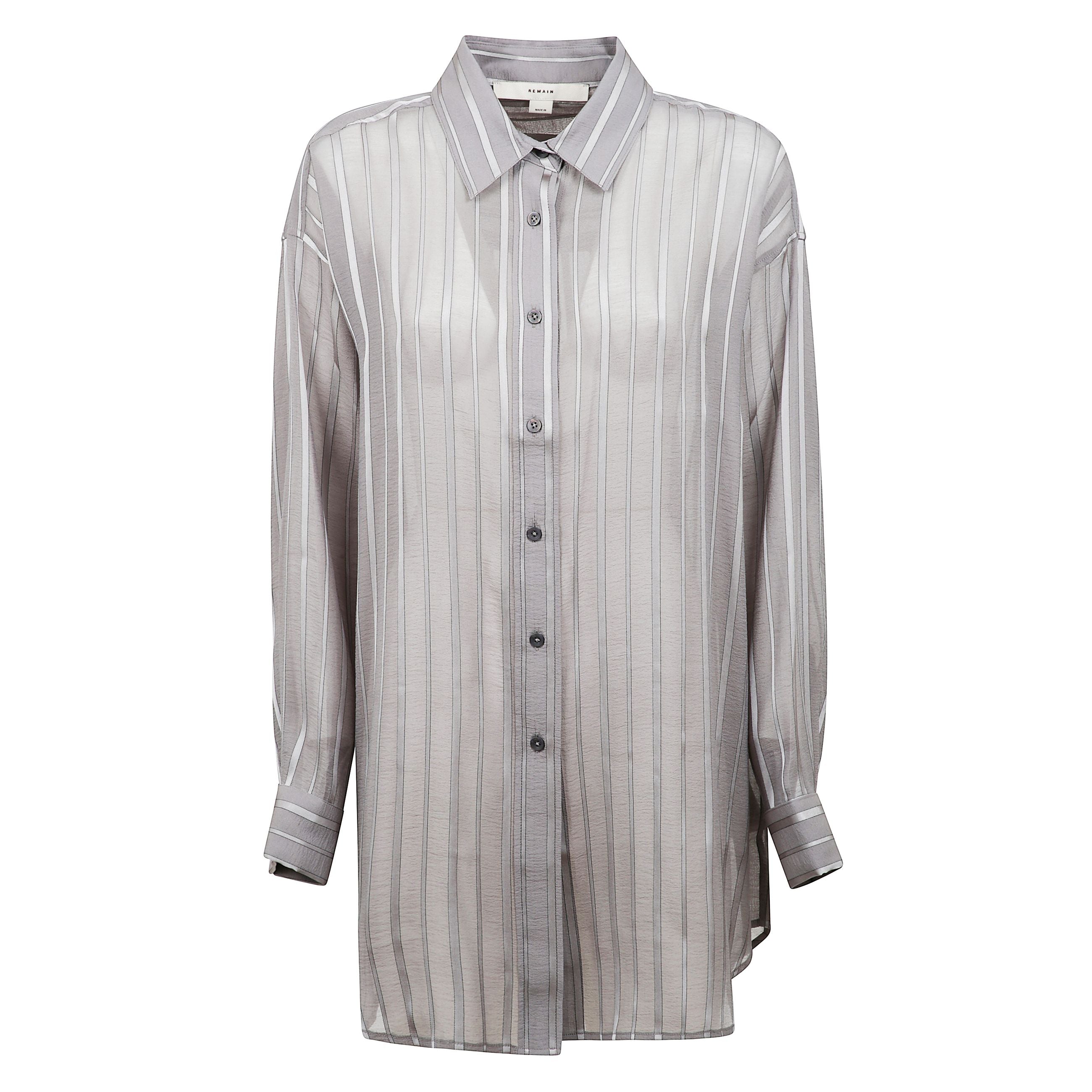 Camicia a righe, chiusura frontale con abbottonatura e polsini con bottone.
questo articolo Ã¨ realizzato almeno per il 50% con materiali riciclati