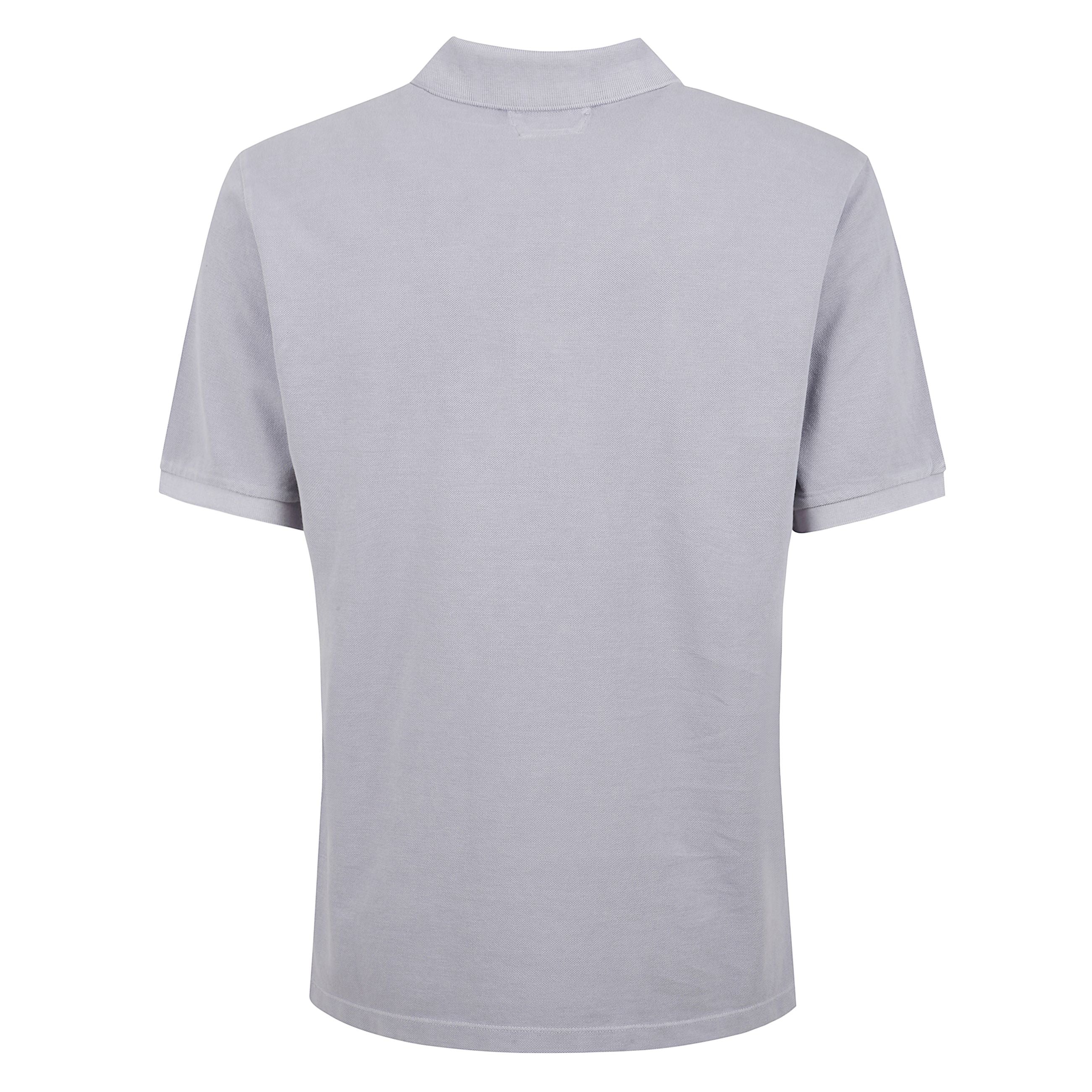 Polo con colletto con abbottonatura a due bottoni, fondo manica a costine, logo patch ricamata sul petto, vestibilitÃ  regular fit.