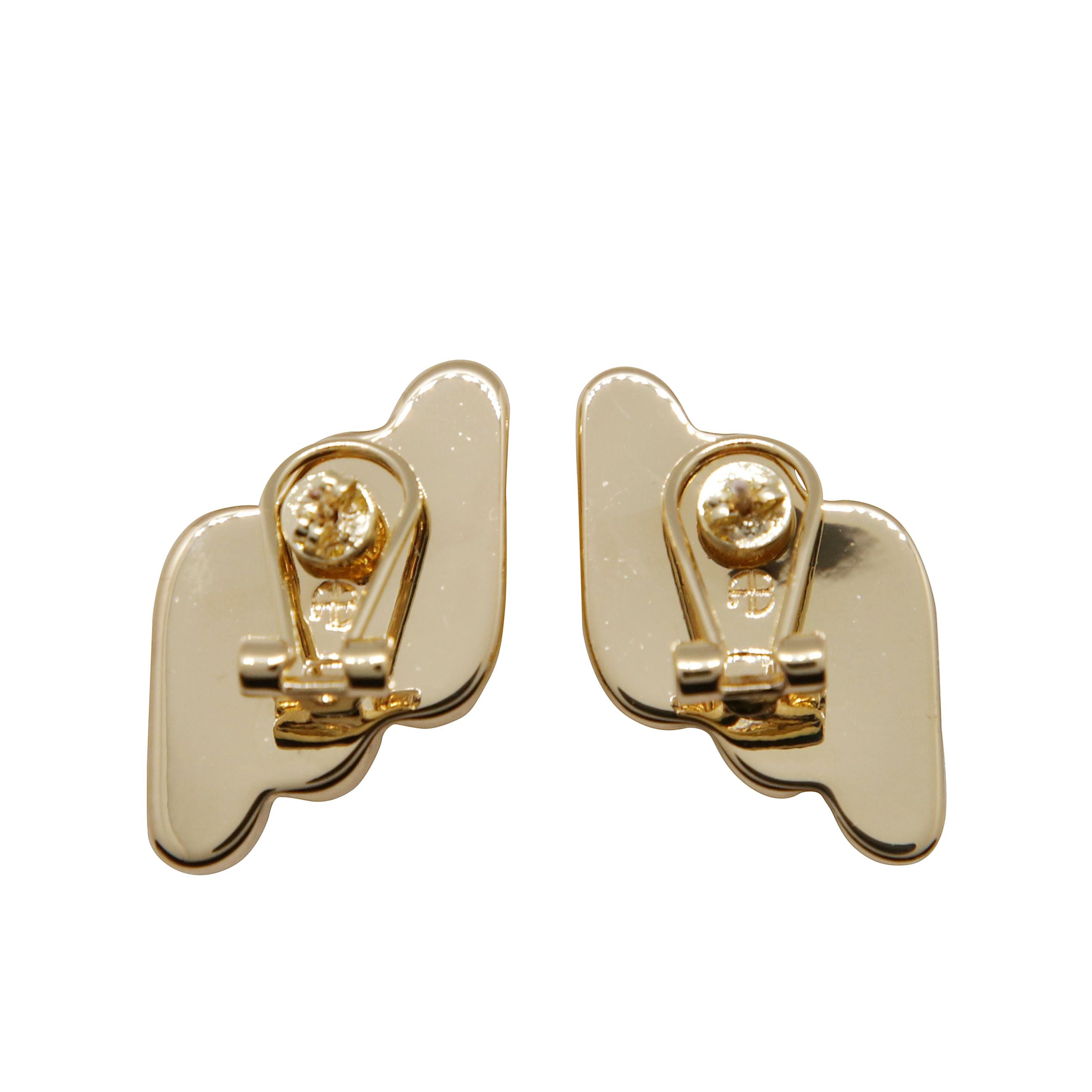 Orecchini a costine diagonali.