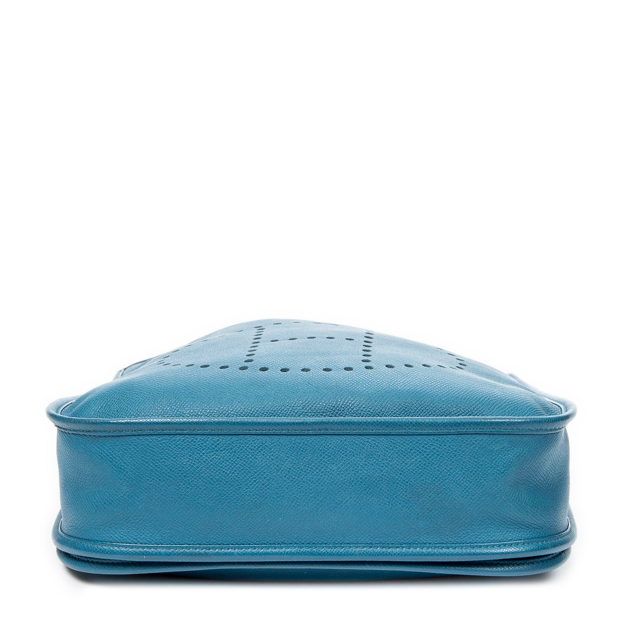 Evelyne III PM