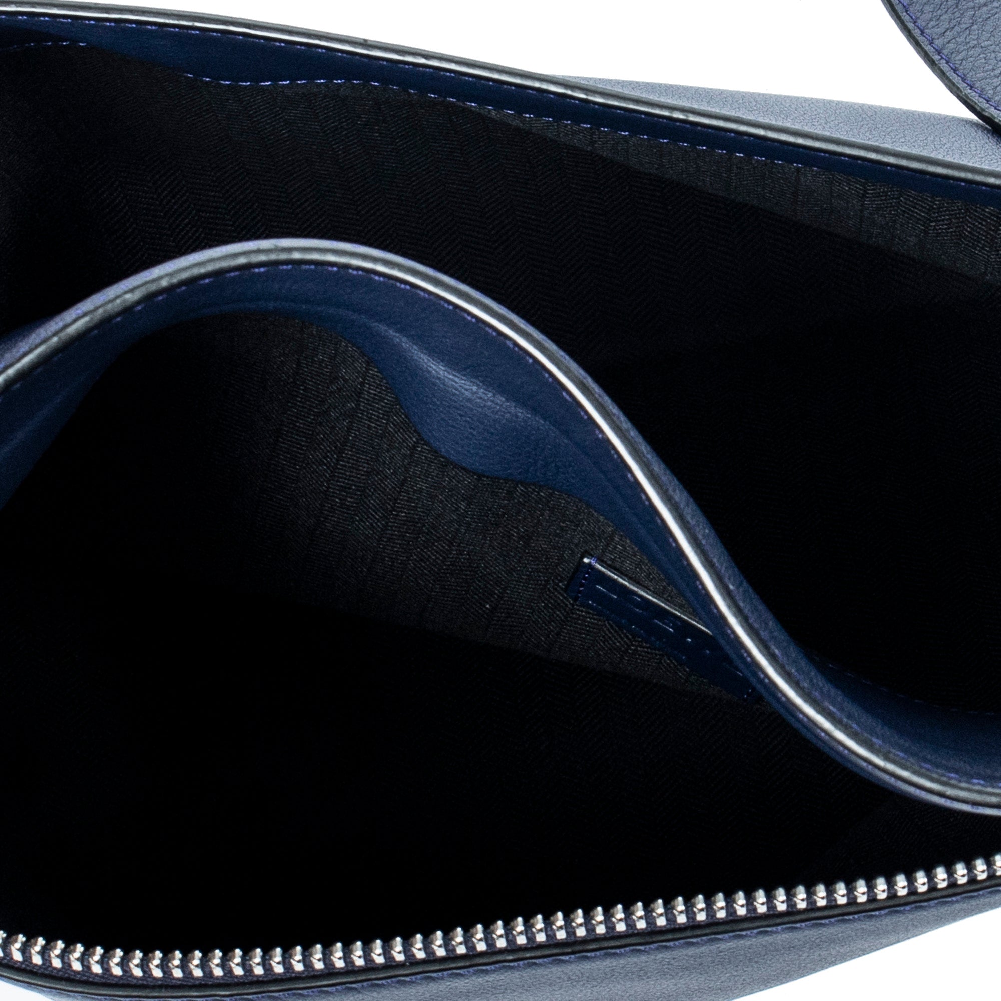 Medium T Messenger 