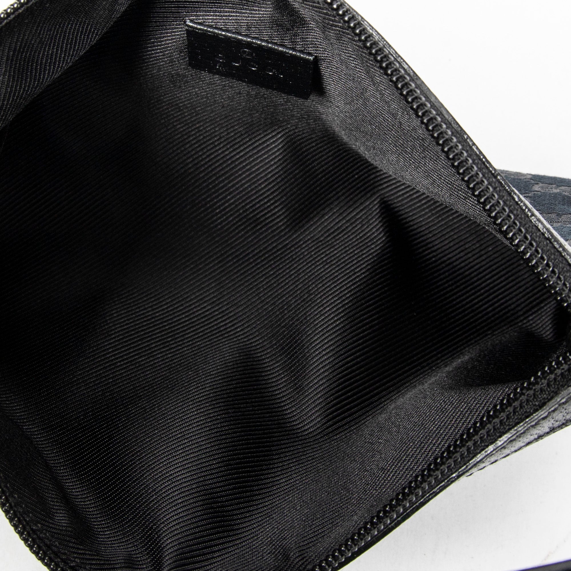 D-Ring Zip Pochette 