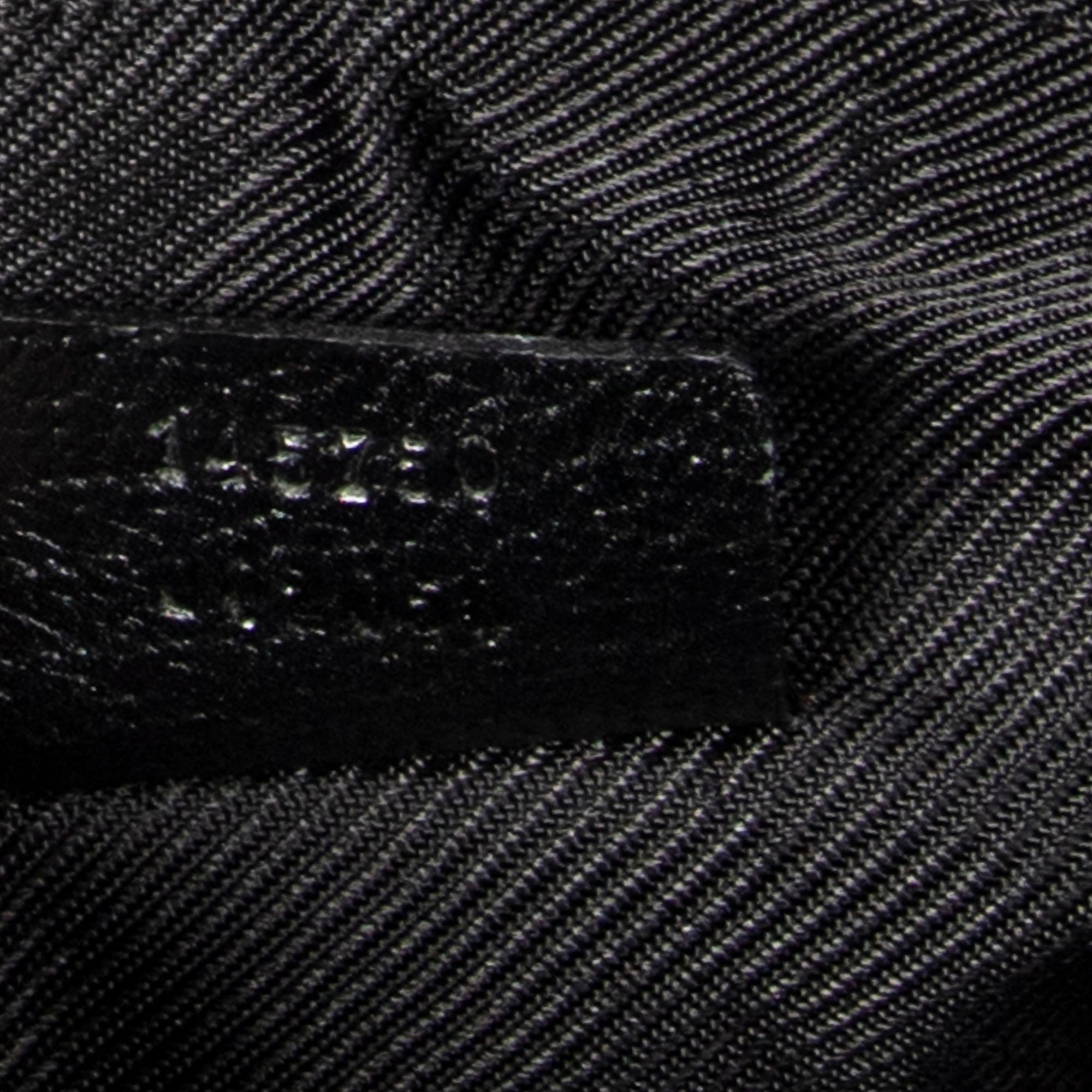 D-Ring Zip Pochette 