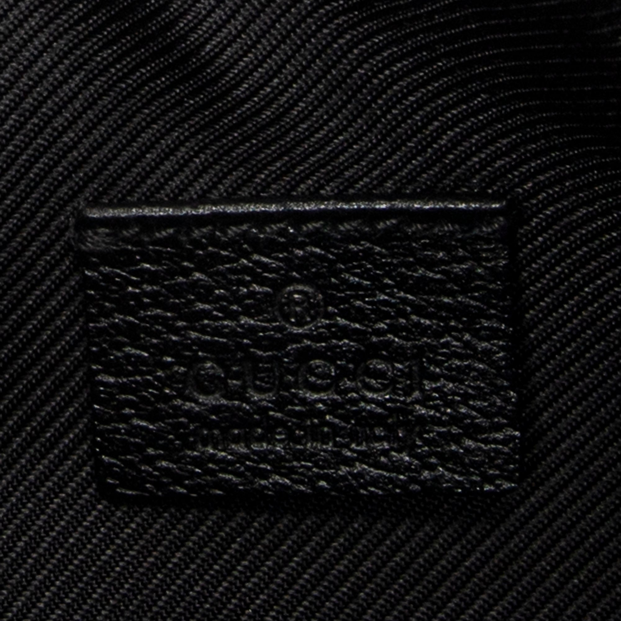 D-Ring Zip Pochette 
