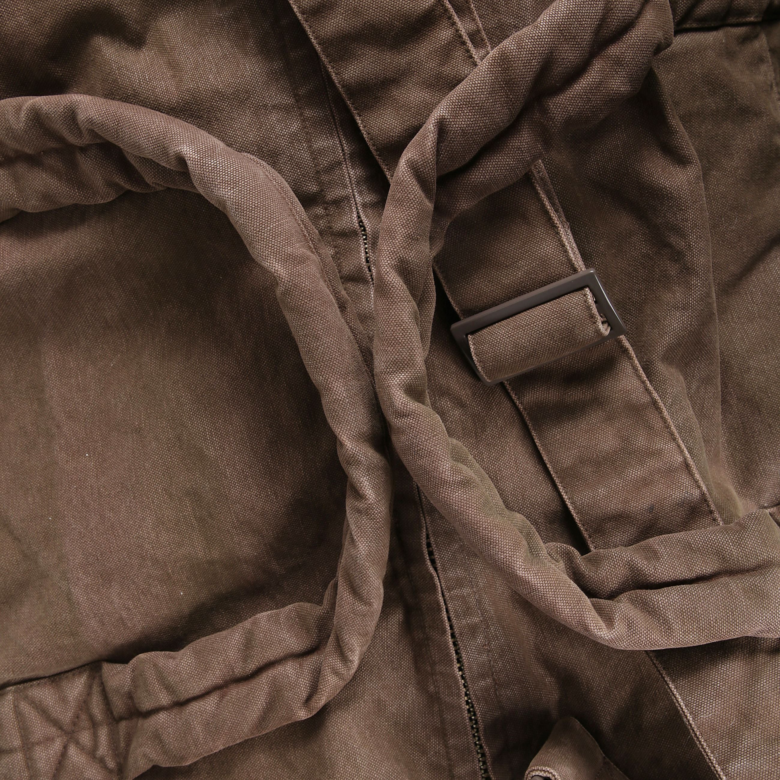 Borsa da viaggio duffle con manici e tracolla.
dimensioni: 72 x 56 x 37 cm