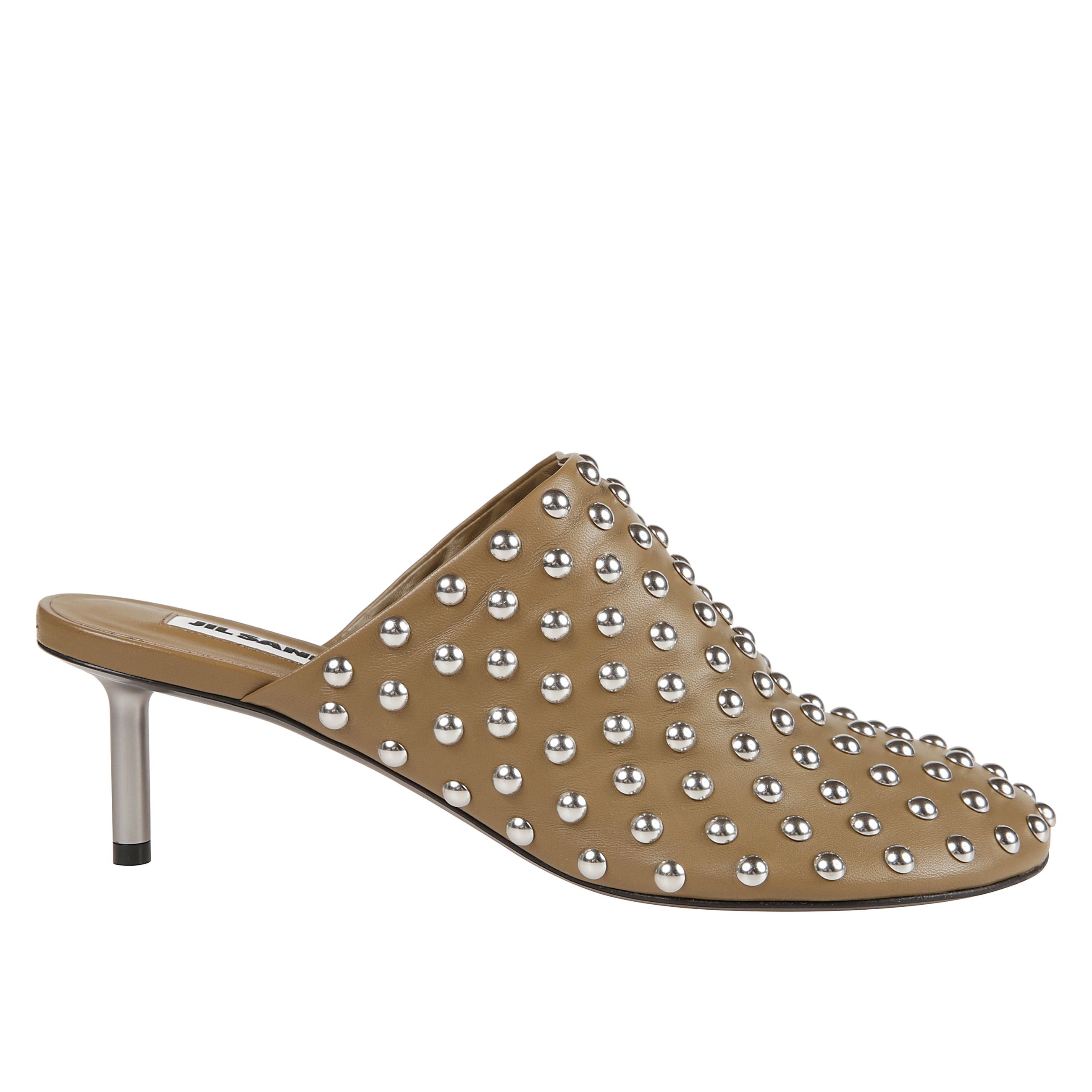 Mule borchiata color cachi in pelle con kitten heel 50mm