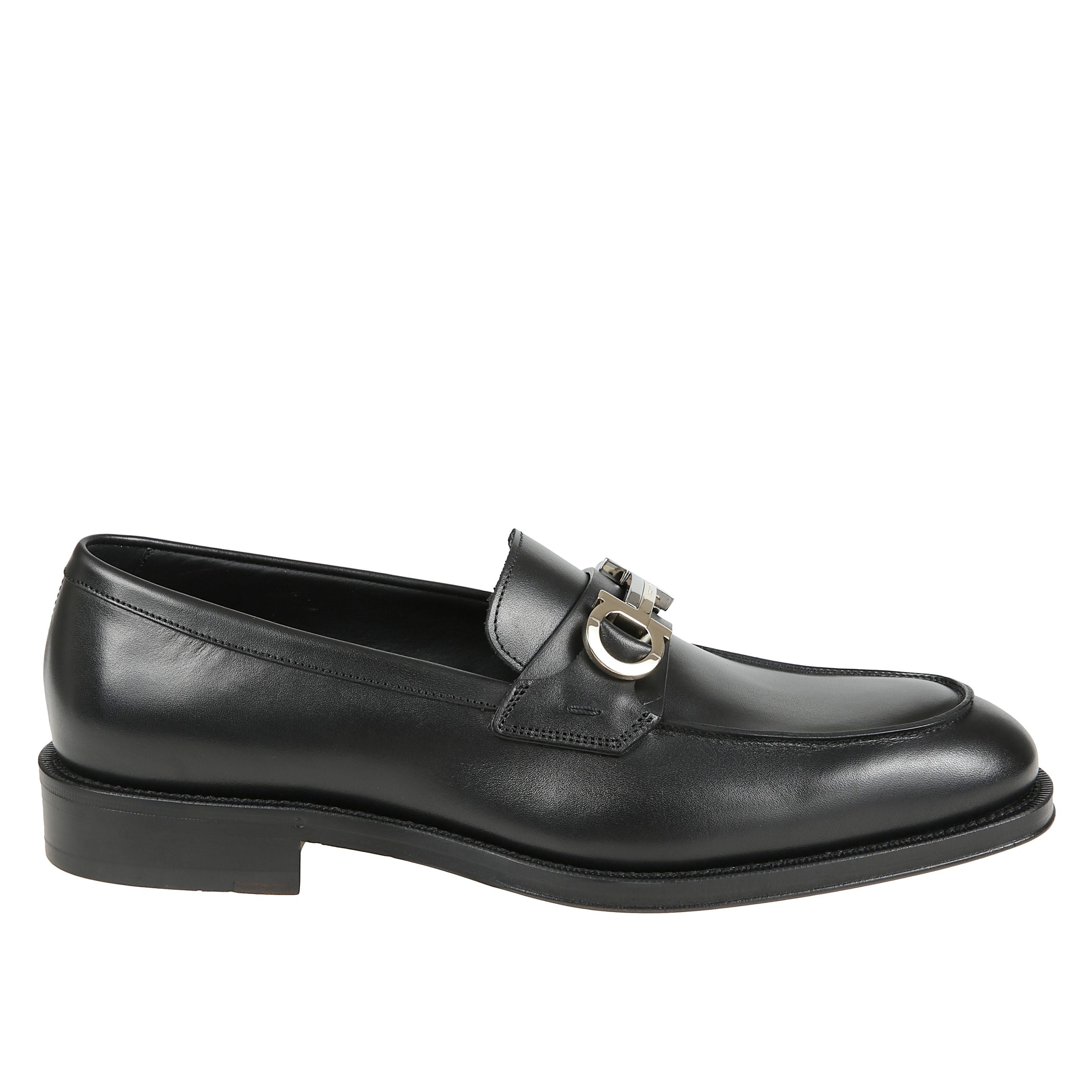 Mocassino ornamento gancini con suola in cuoio