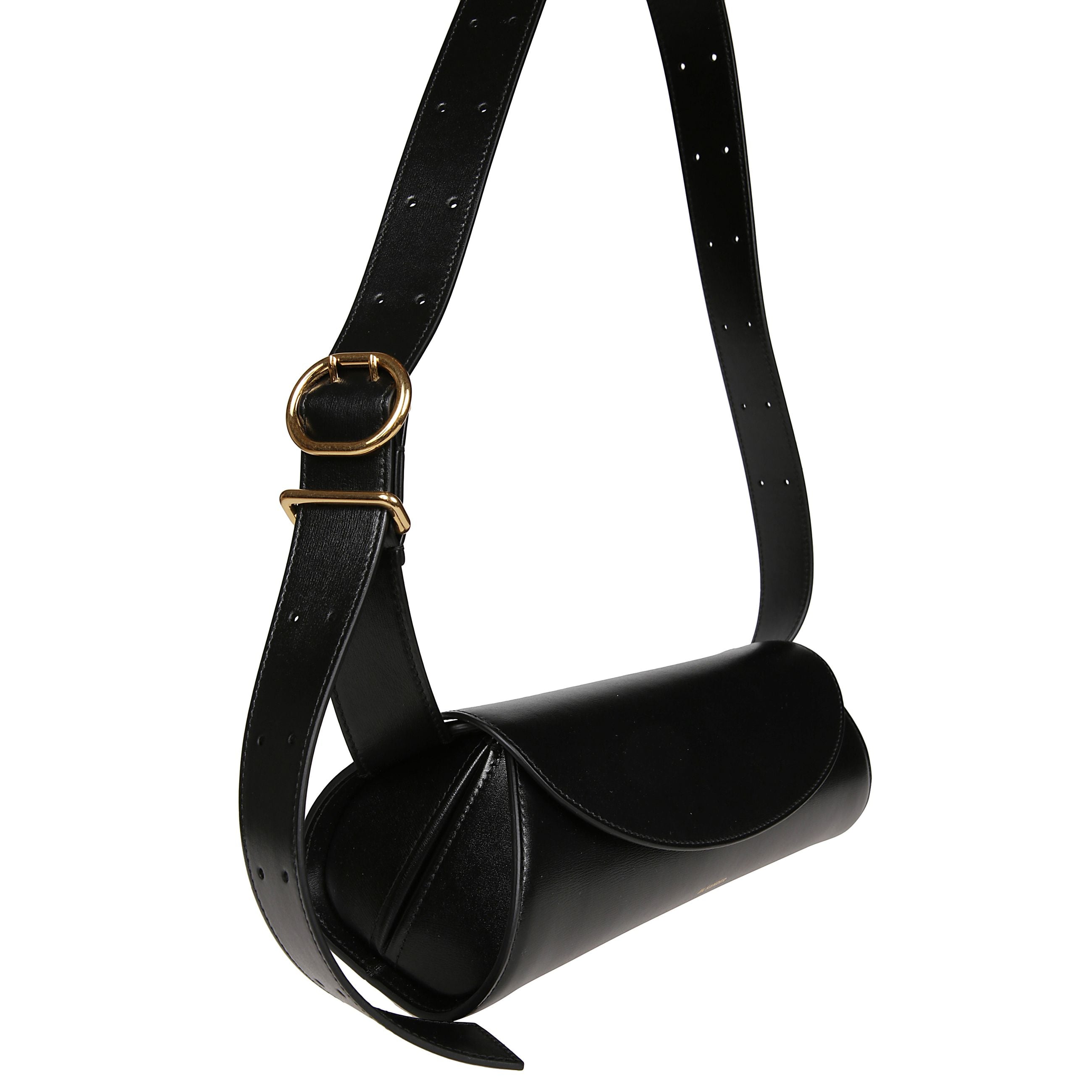 Borsa a tracolla in pelle con silhouette sottile cilindrica. chiusura con patta superiore. tracolla regolabile con fibbia ed occhielli decorativi. firma jil sander dorata stampata sul fronte.