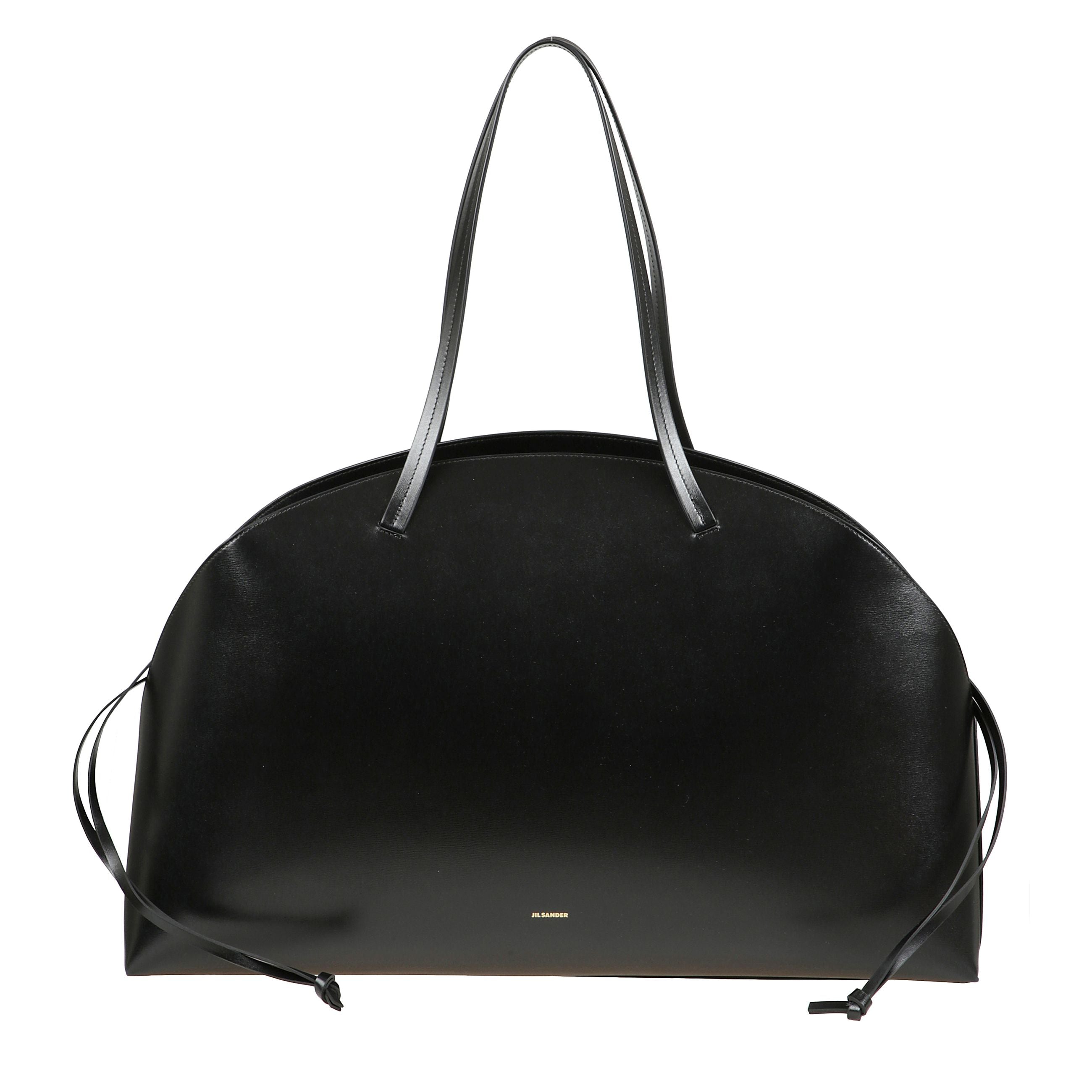Borsa a spalla grande "curve shoulder" jil sander, in pelle nera, due manici, stampa logo dorata fronte, pochette interna estraibile, dettaglio chiusura coulisse, uno scomparto interno principale.
