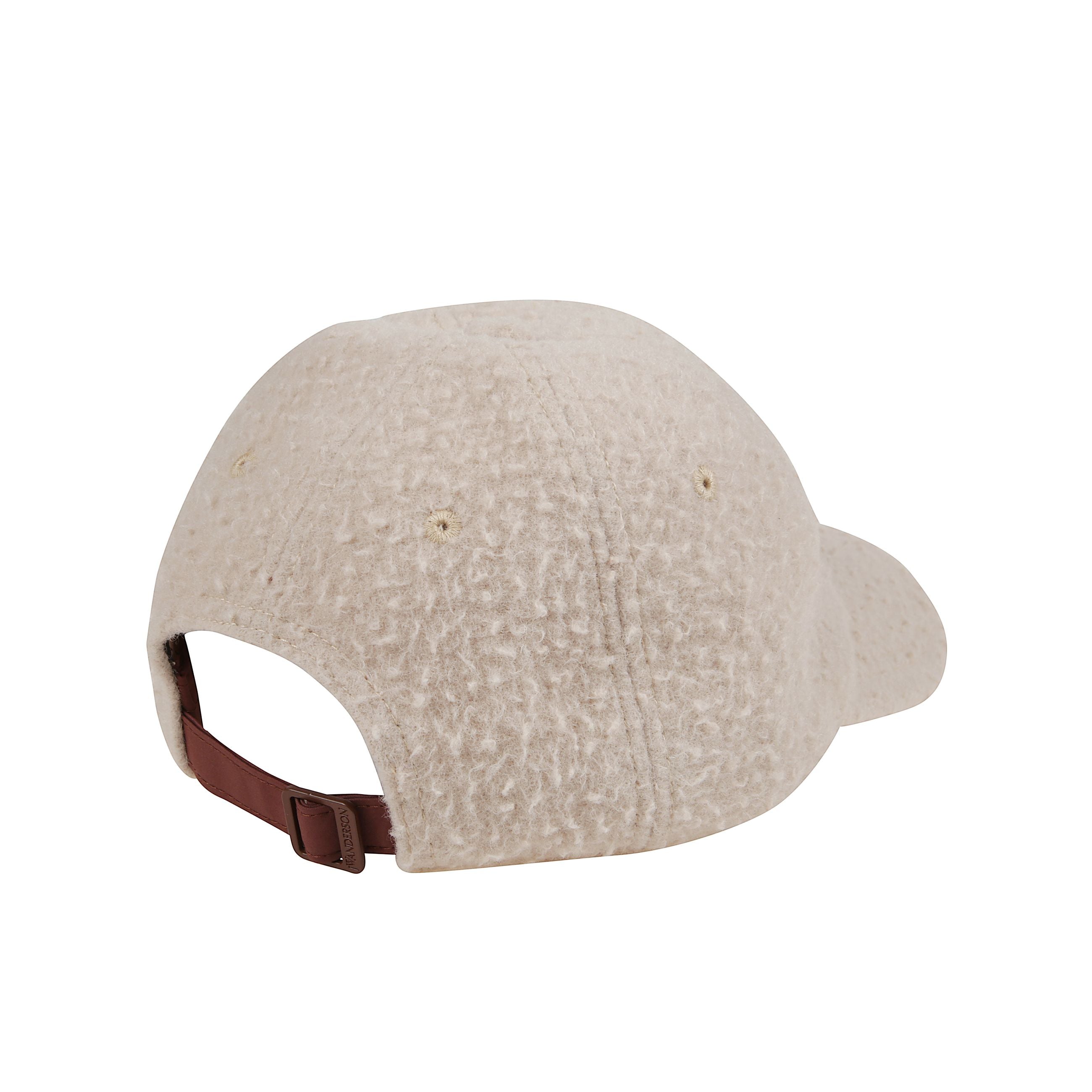 Cappellino da baseball strutturato realizzato in cotone. logo jw anderson ricamato sul davanti. chiusura regolabile sul retro con accessori a marchio e cinturino interno con branding.