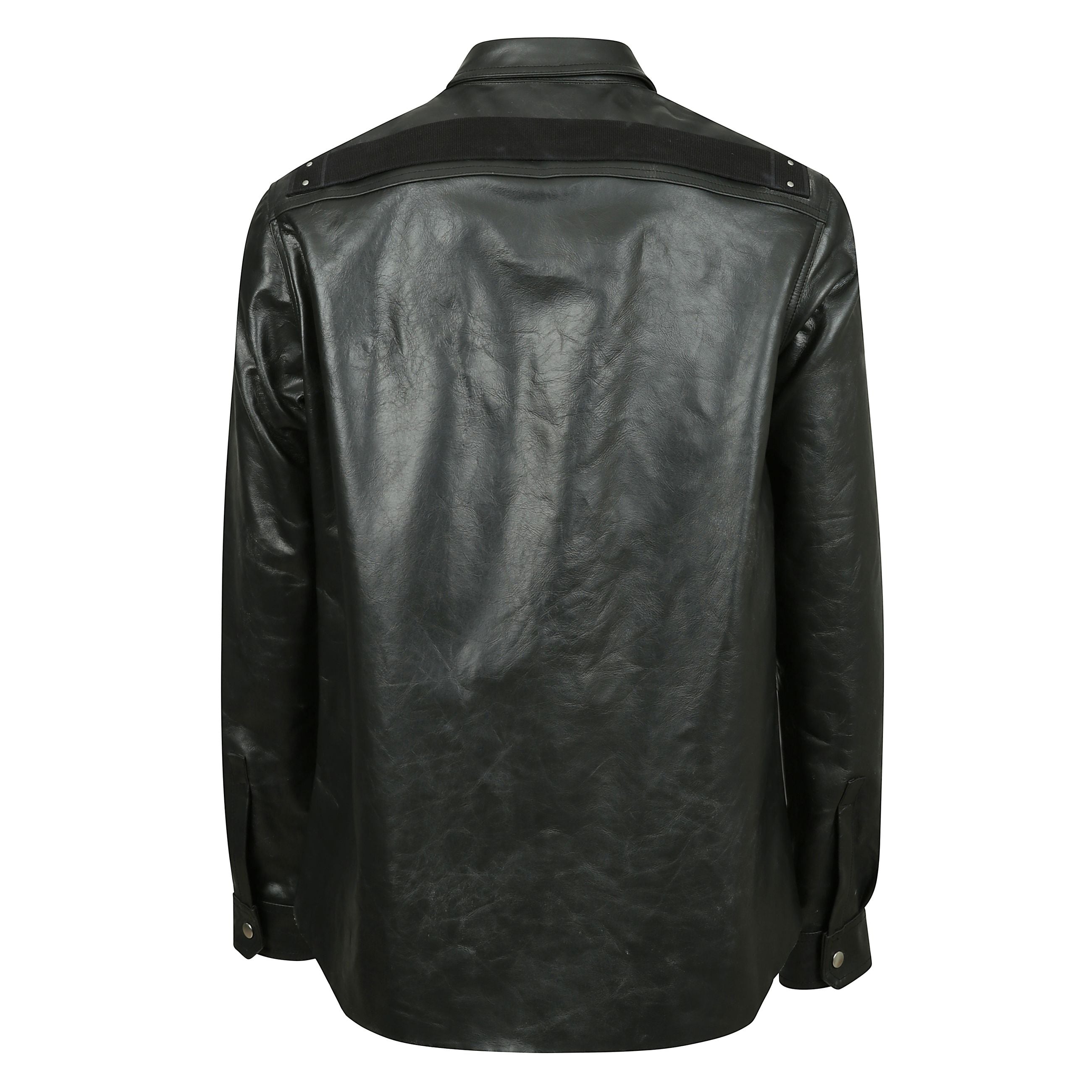 Questa giacca in pelle dal design sofisticato Ã¨ un must-have per ogni guardaroba. caratterizzata da una chiusura con bottoni a scatto sulla parte anteriore, presenta un colletto classico che aggiunge un tocco di eleganza. le due tasche a bustina sul pett