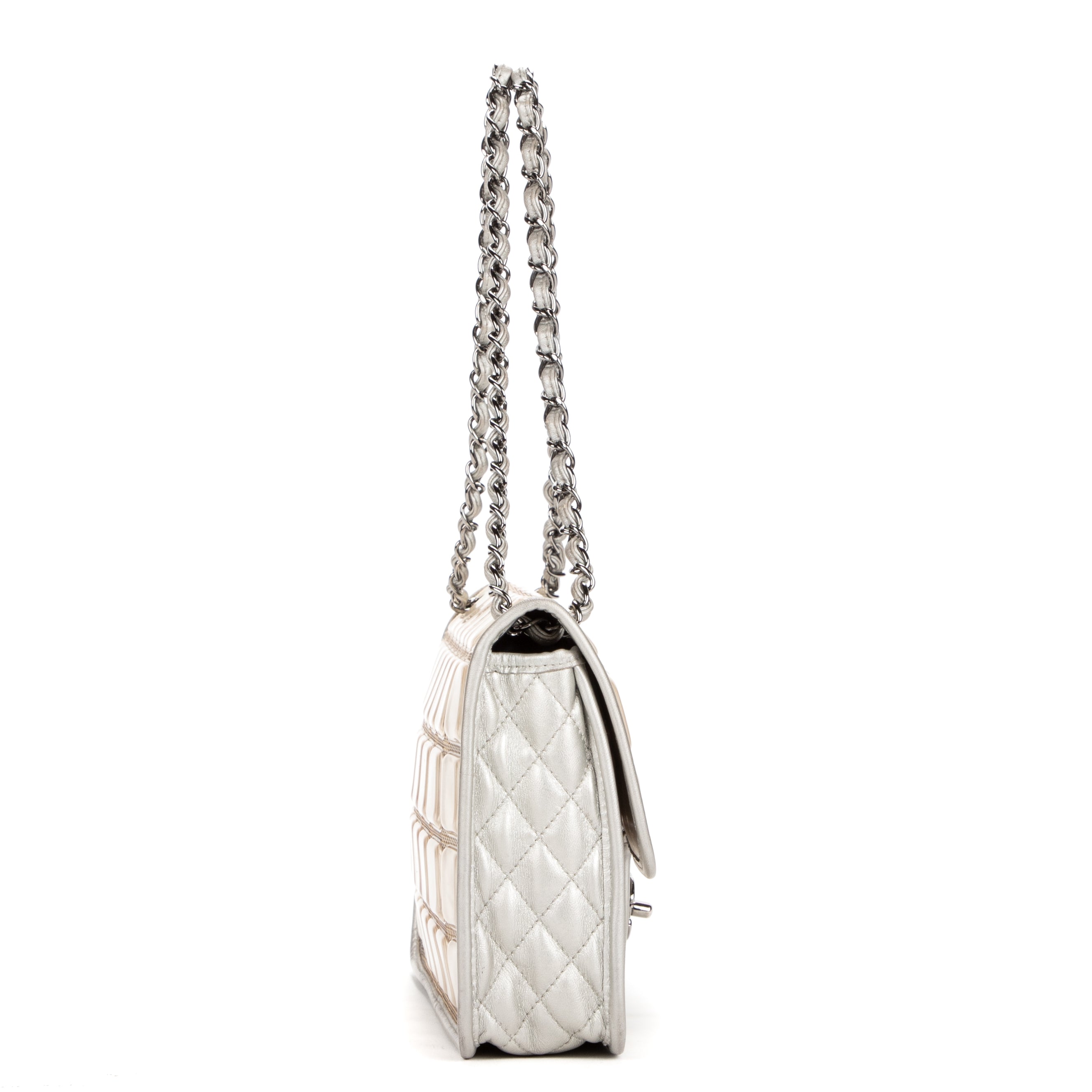 Ice cube flap 