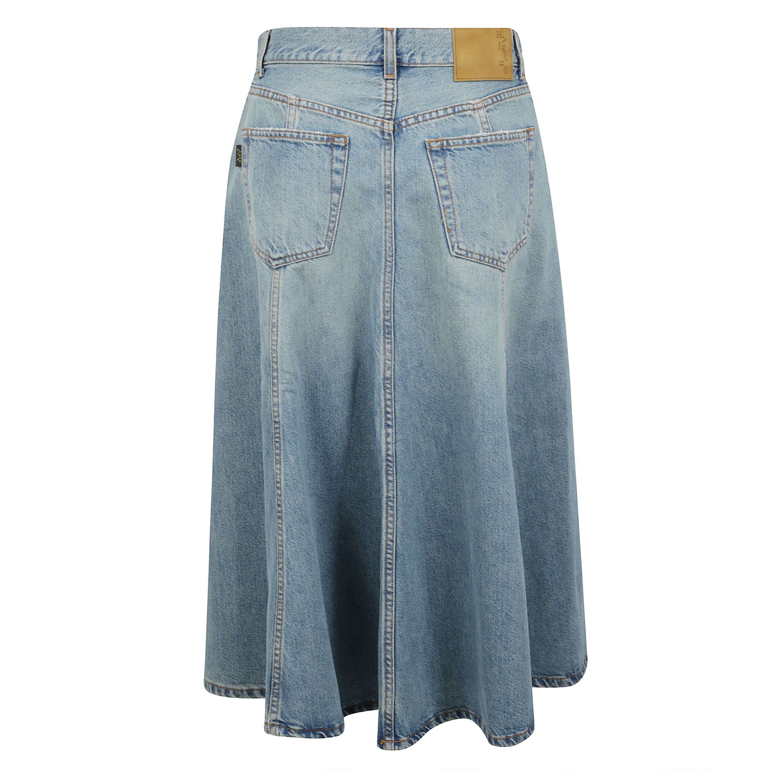 Gonna in denim, con zip e tasche a bottone sul retro.