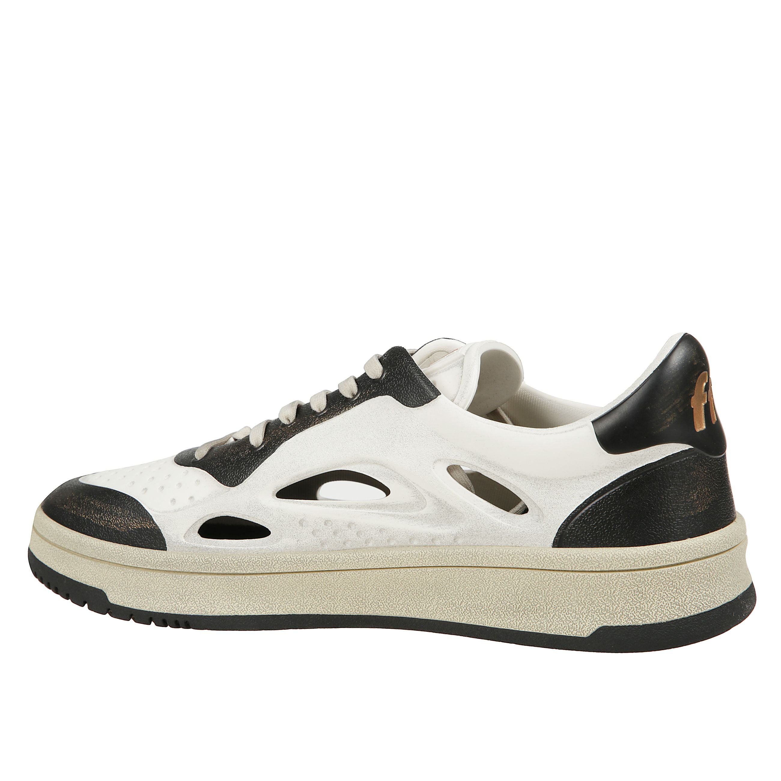 Sneaker (s5foam01/gru) presentano la tomaia in pelle, la suola in gomma e il logo del brand sulla linguetta, sulla parte laterale e sul tallone