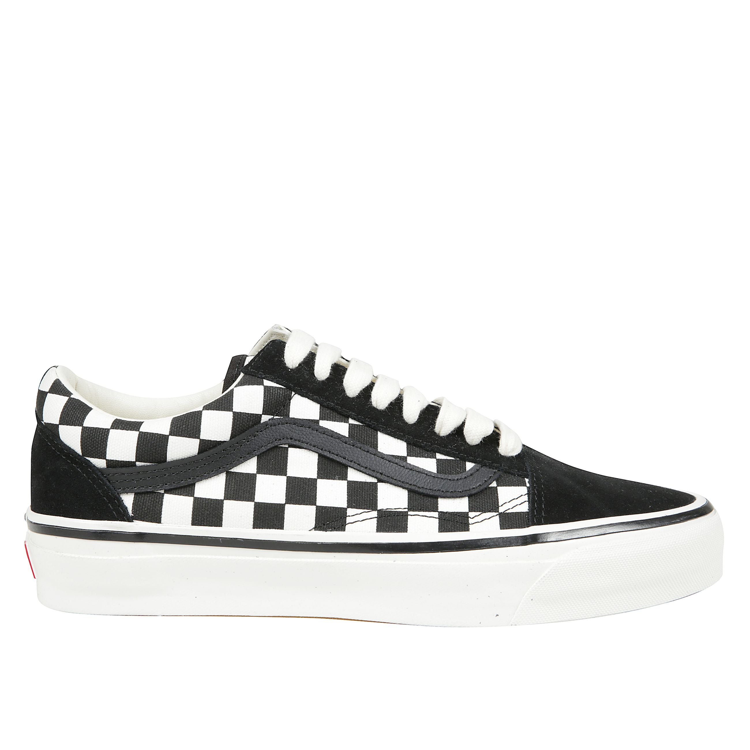 Footwear
lx old skool checkerboard
sneakers motivo a scacchiera e una tomaia in tela classica