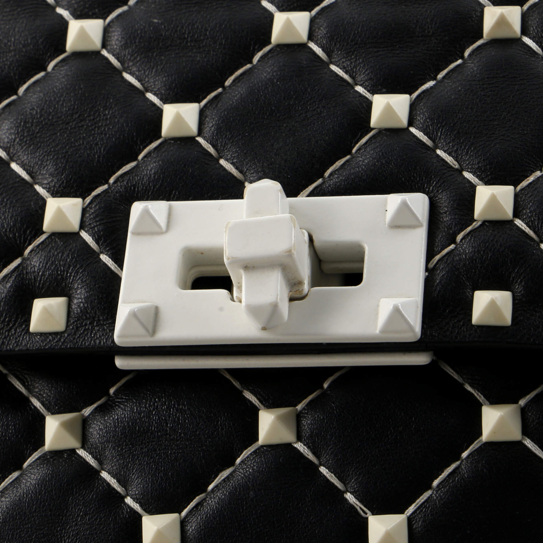 Rockstud Spike Flap Medium