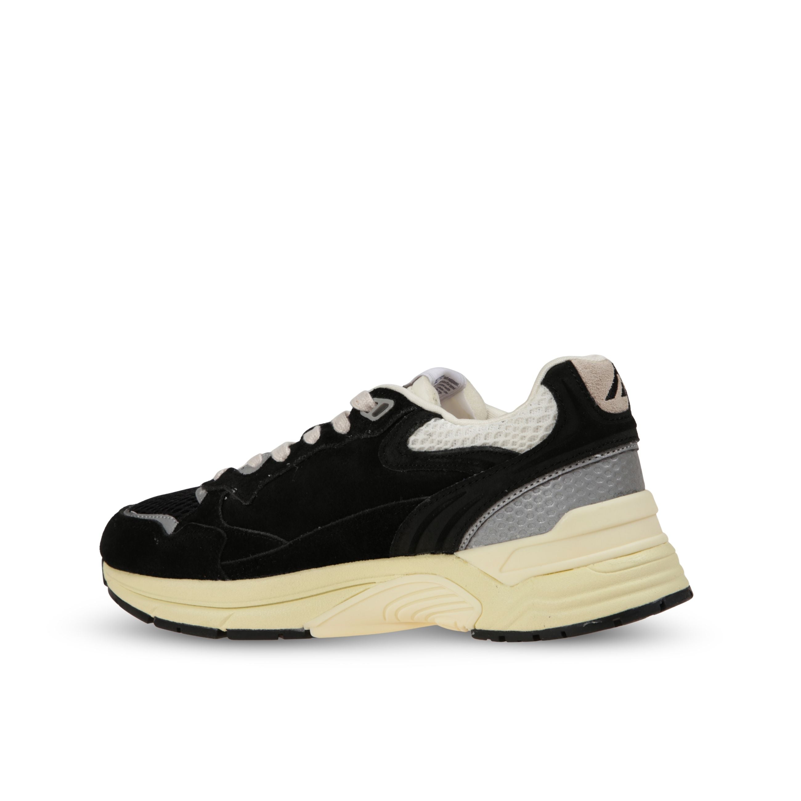 Sneakers autry hyperway. struttura in suede e tessuto traspirante. tallone in pelle color argento. suola chunky.