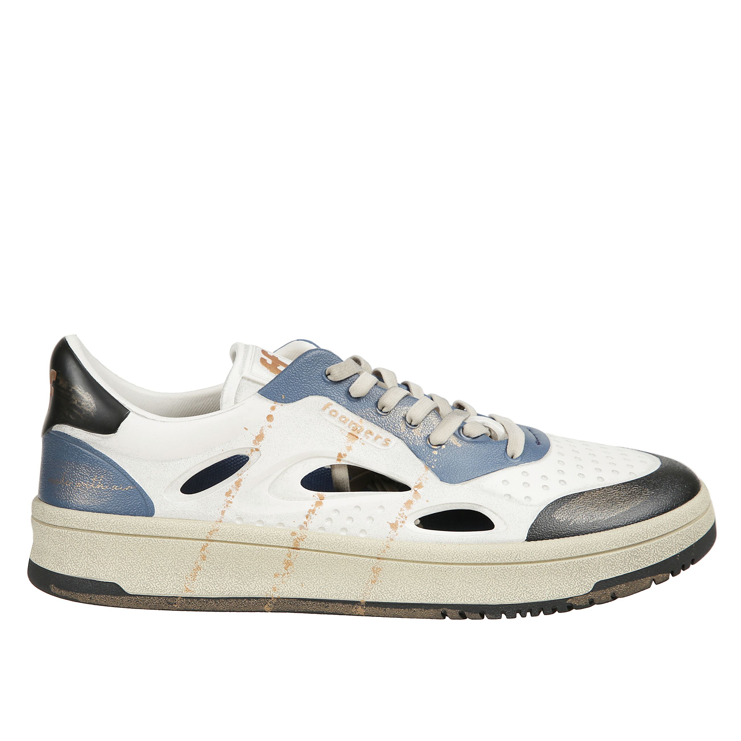 Sneaker (s5foam01/gru) presentano la tomaia in pelle, la suola in gomma e il logo del brand sulla linguetta, sulla parte laterale e sul tallone