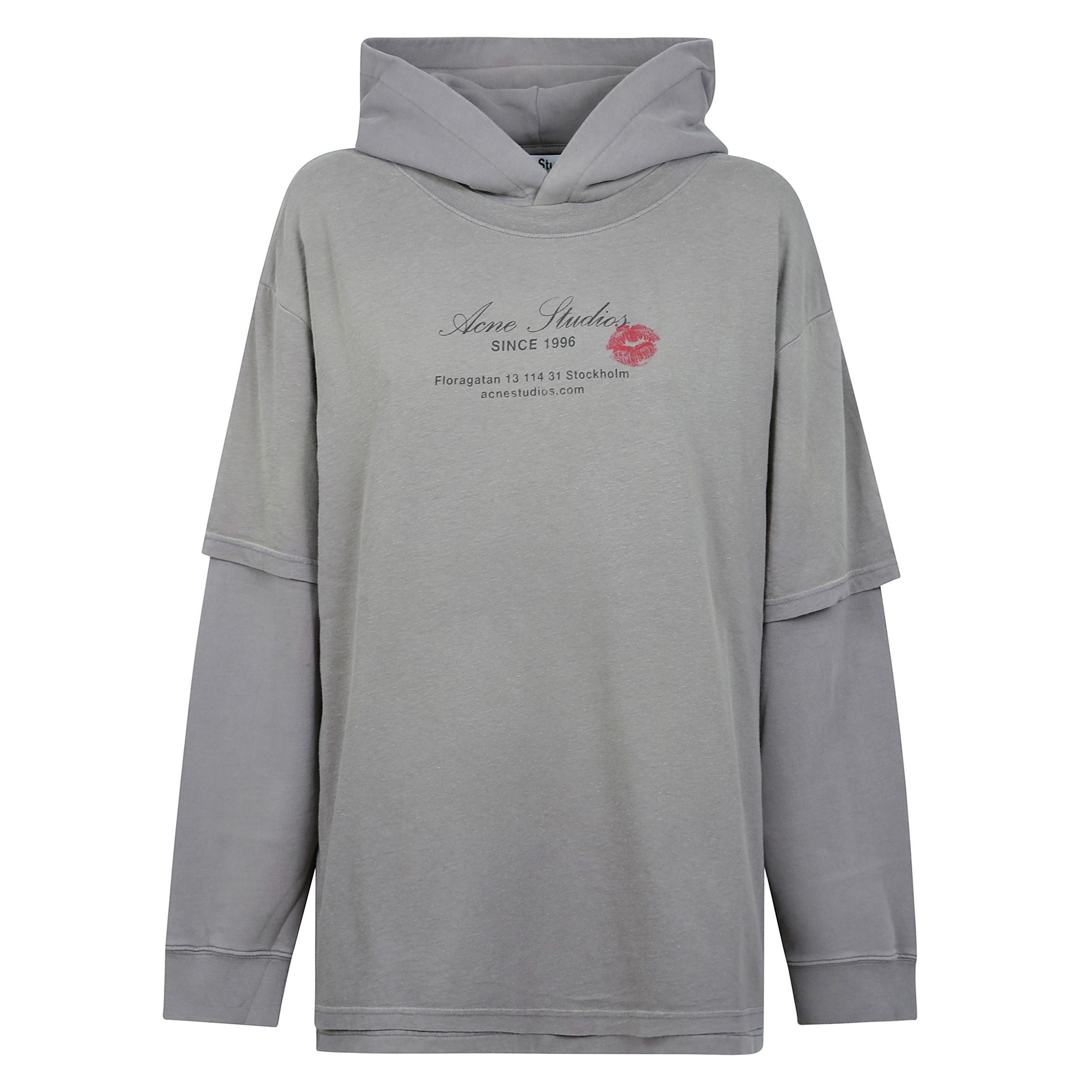 La felpa con cappuccio presenta una costruzione a doppio strato con una t-shirt dettagliata con un'animazione del logo stagionale e finitura sterilizzata tinta in capo. vestibilitÃ  rilassata e lunghezza sotto ai fianchi.