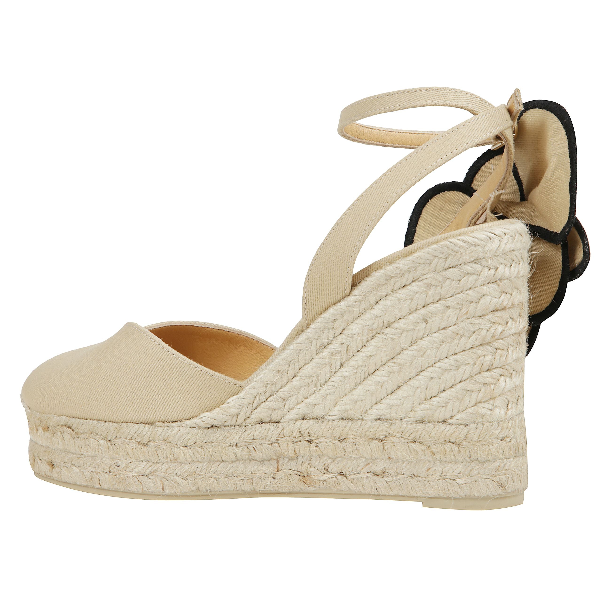 Espadrillas alta caratterizzata da tomaia in cotone, soletta con stampa logo, punta tonda, chiusura alla caviglia con lacci, dettaglio fiore laterale e tacco a zeppa in raffia.