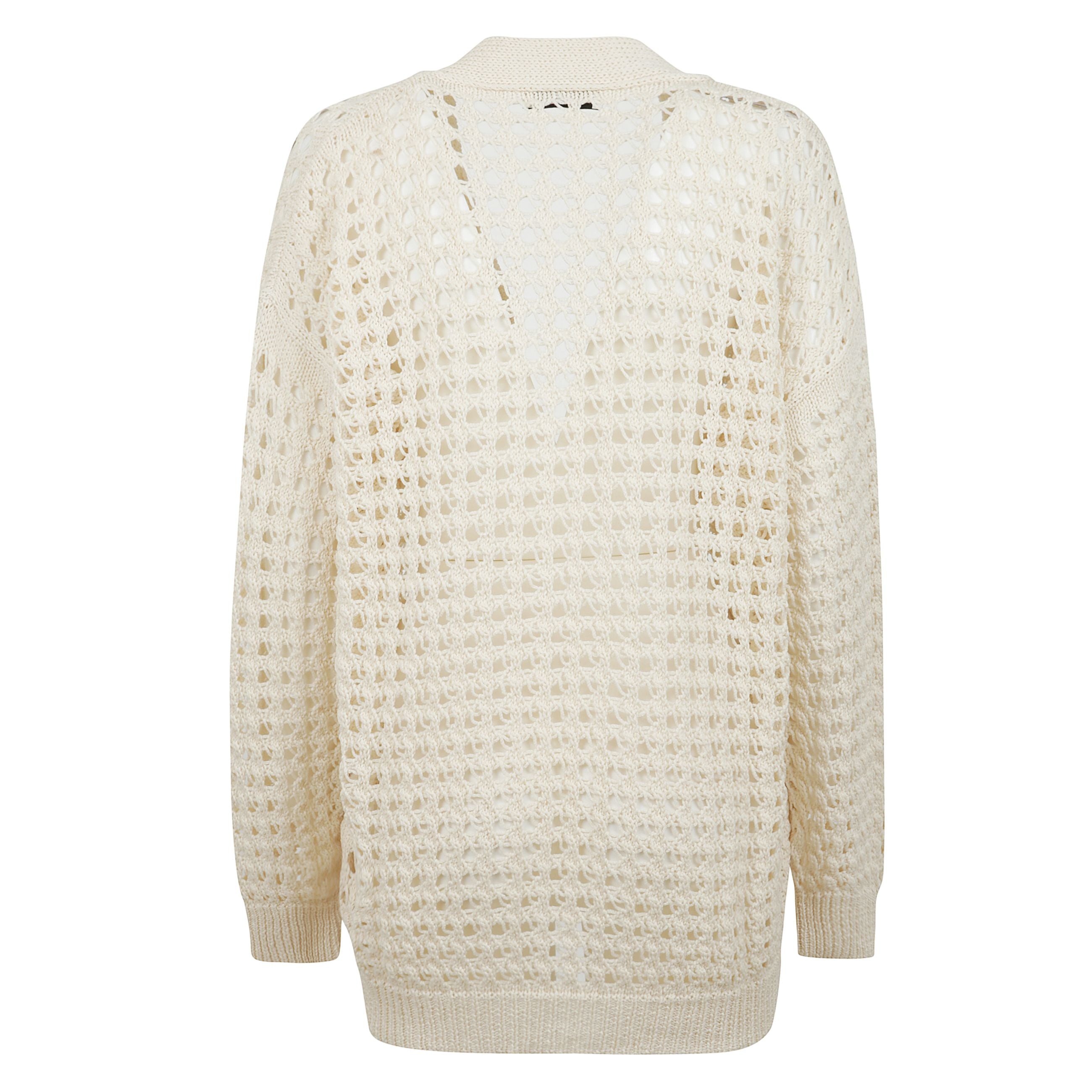 Questo cardigan presenta una silhouette boxy con chiusura frontale senza bottoni.