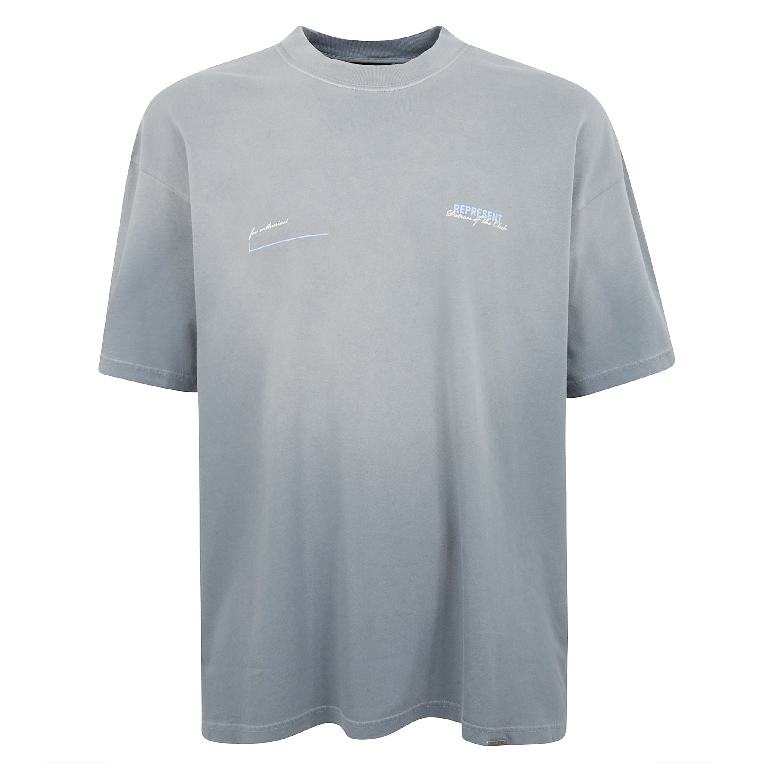 T-shirt patron of the club oversize realizzata in jersey di cotone, colletto girocollo a coste e il logo patron of the club sul petto e sulla schiena. rifinita con barra metallica represent sull'orlo.