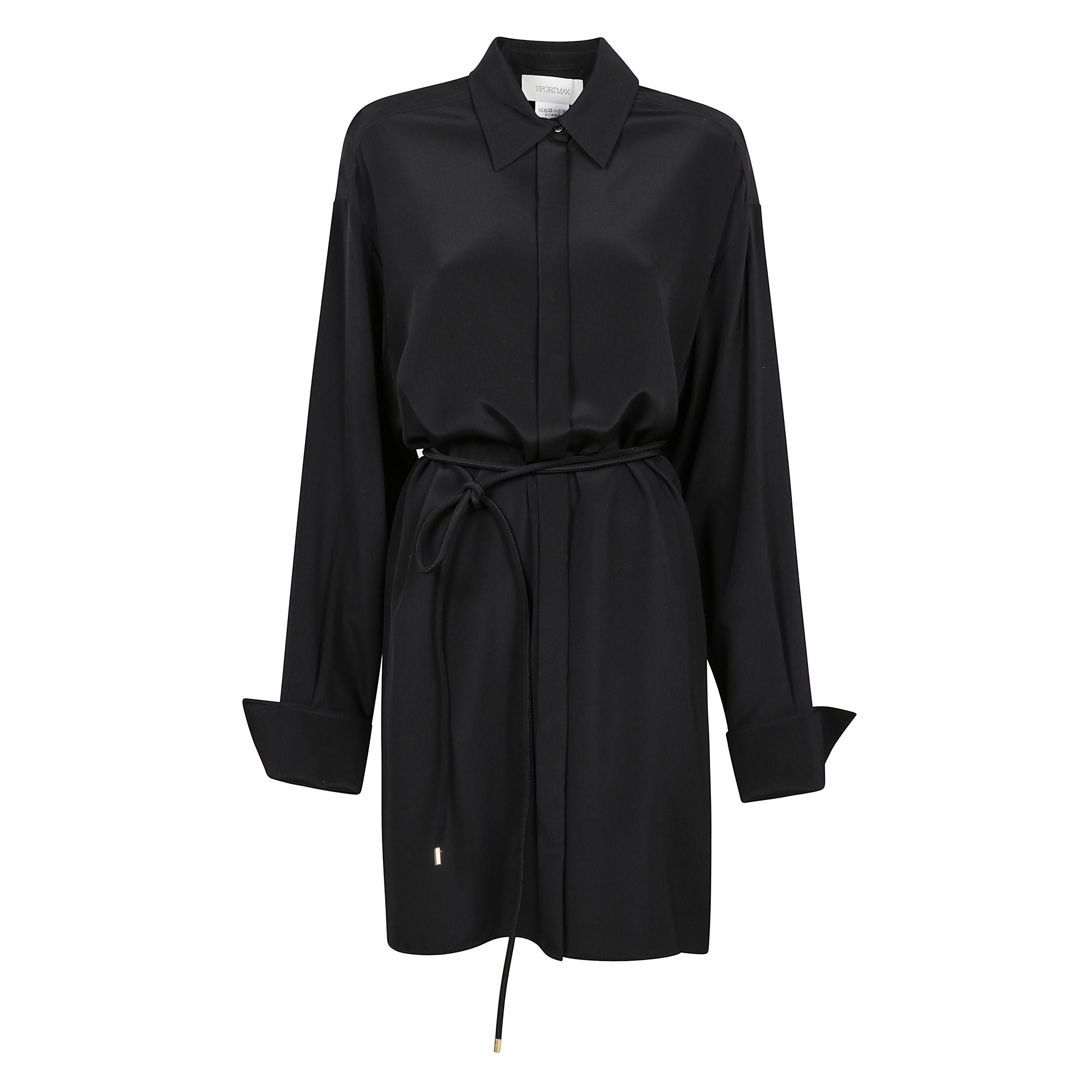 Abito nero in pura seta con cintura e abbottonatura frontale nascosta