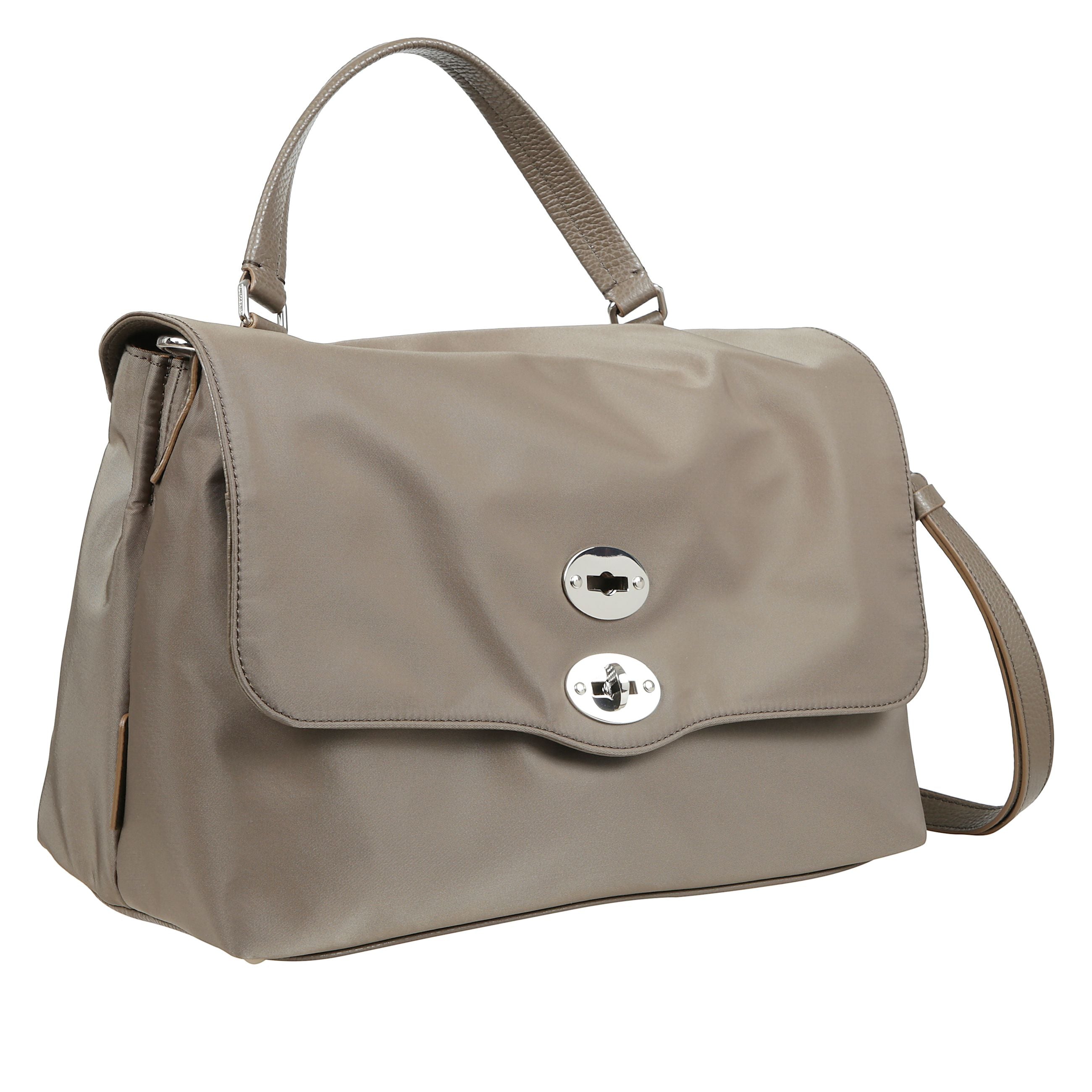 Borsa a mano realizzata in nylon, doppio scomparto interno, manico superiore in pelle, tracolla regolabile e removibile in pelle e chiusura a doppio girello con patta