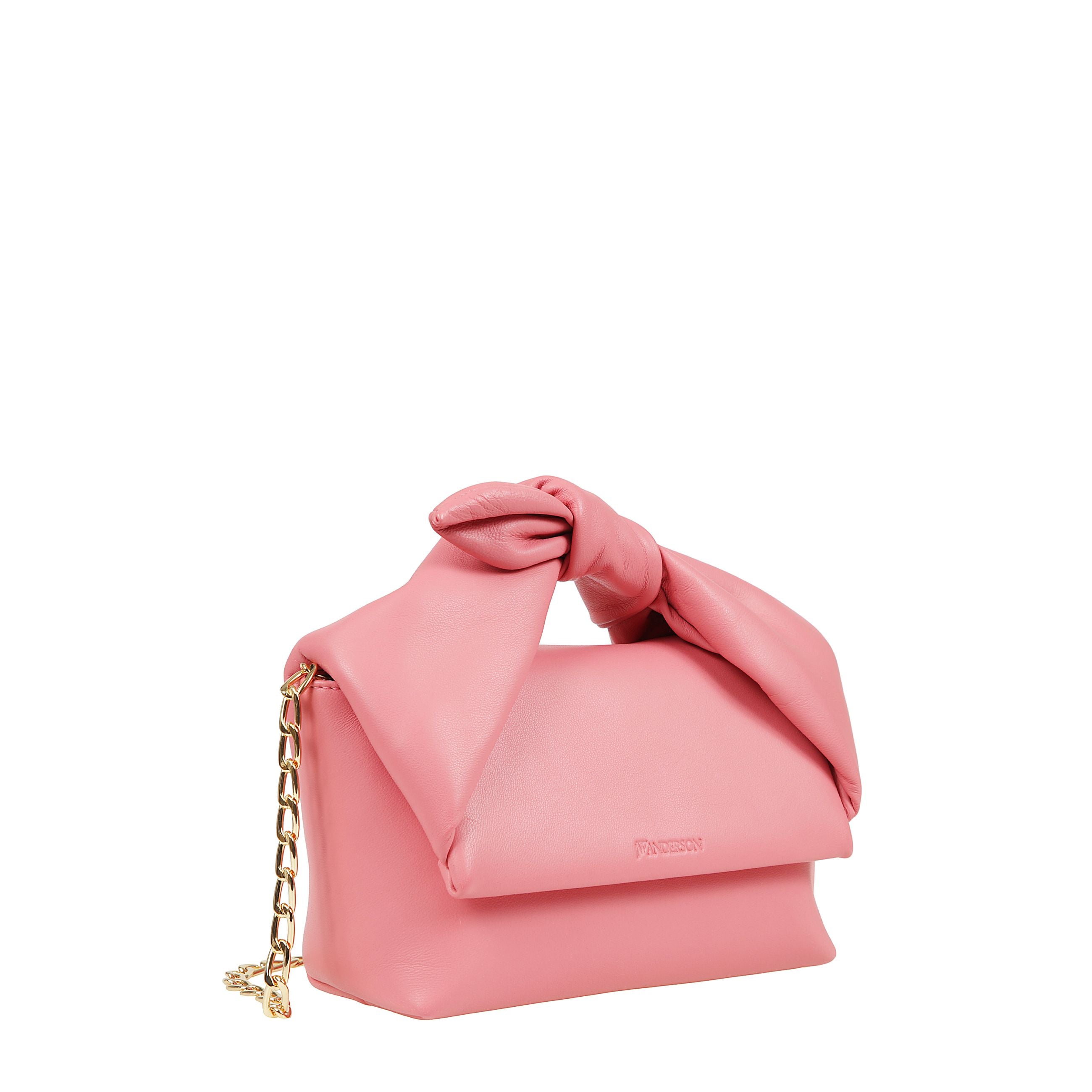 Bow midi twister bag
borsa in pelle liscia con manico morbido ritorto, logo in rilievo sul davanti con catena a tracolla in oro staccabile e chiusura a patta magnetica