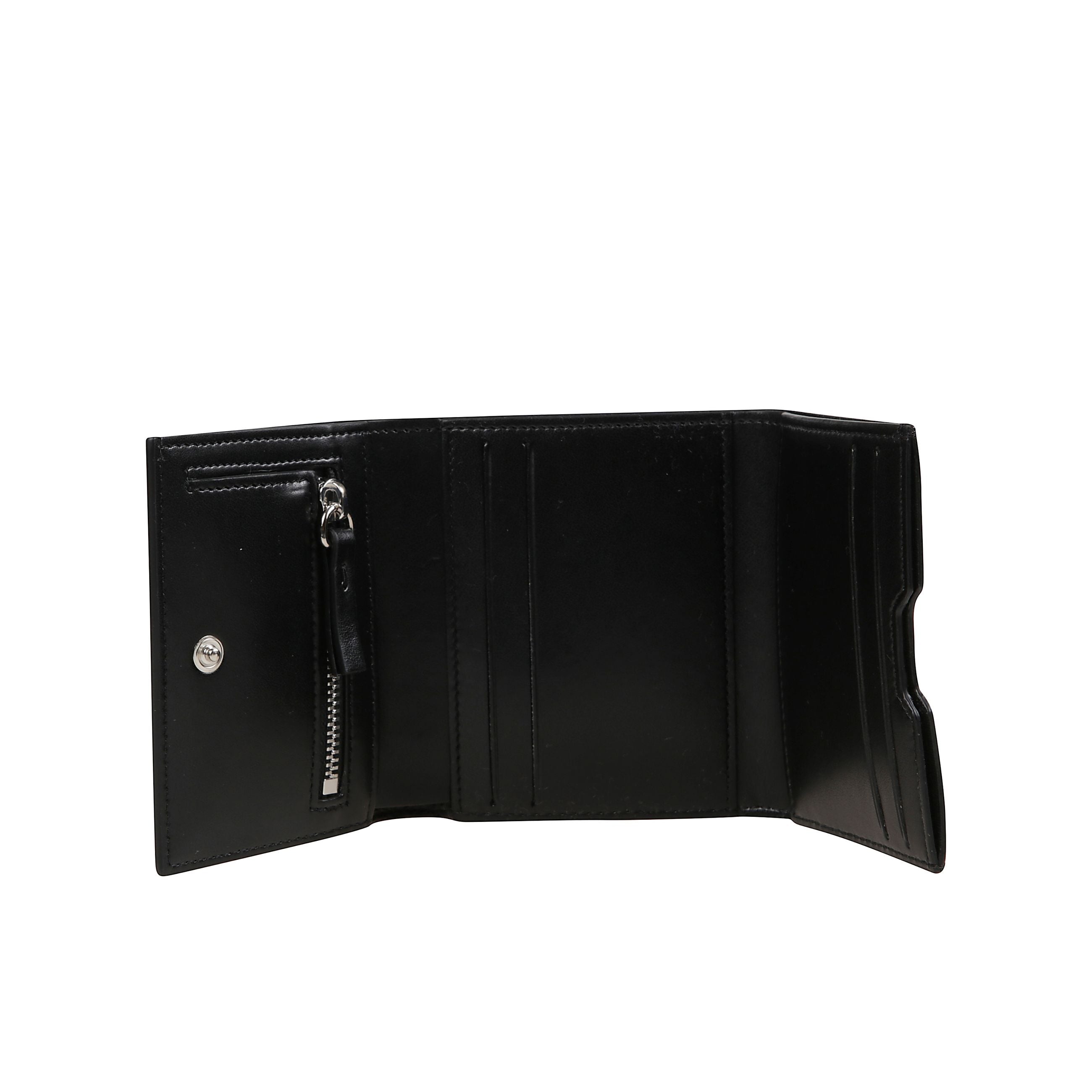 Portafoglio compatto in pelle naturale. chiusura a scatto. scomparto per banconote. tasca portamonete con zip. scomparti interni per carte di credito. etichetta frontale con logo numerico maison margiela.