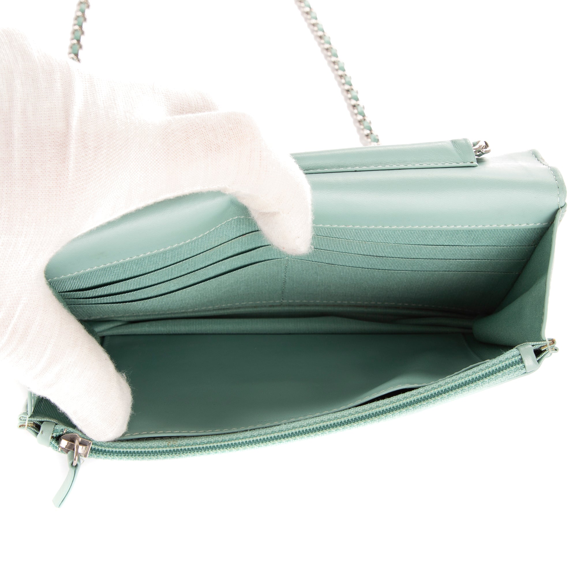 Classic Timeless Wallet on Chain 