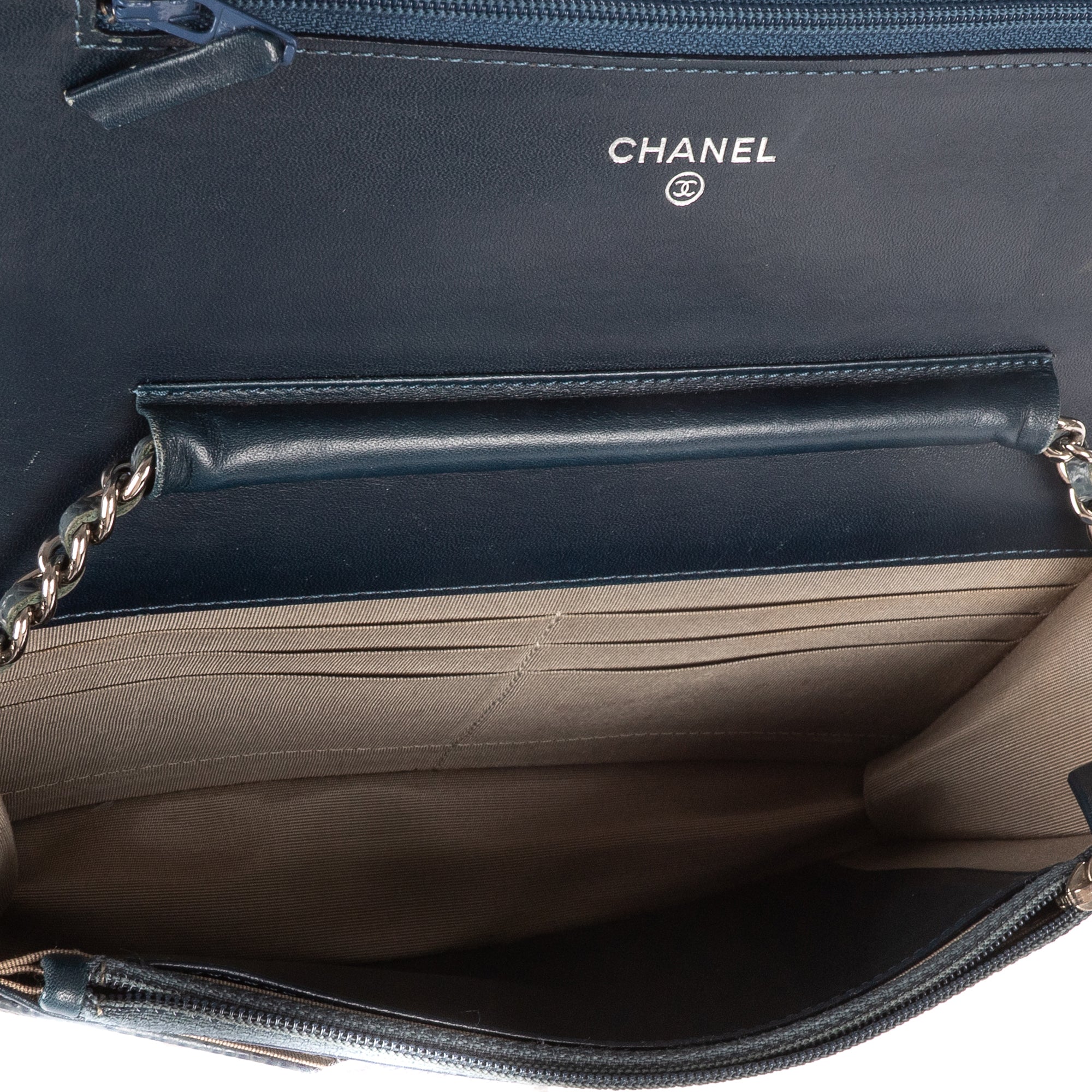 Classic Timeless Wallet on Chain 